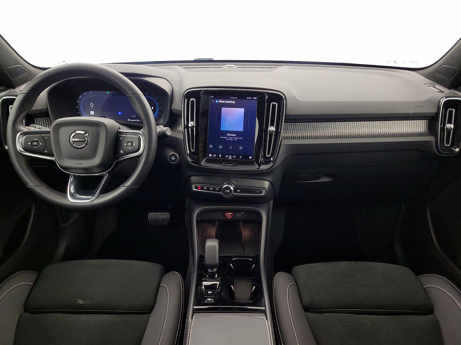 Thumbnail: 2025 Volvo XC40 - 9