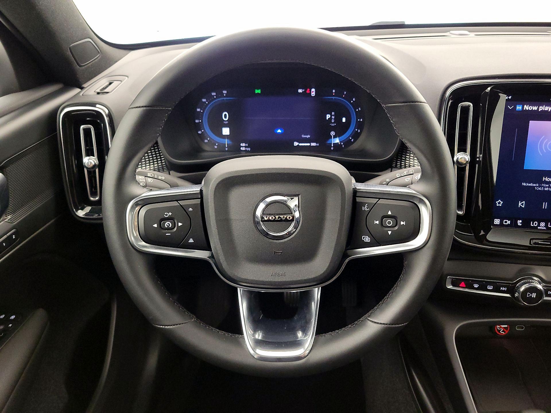 Thumbnail: 2025 Volvo XC40 - 10