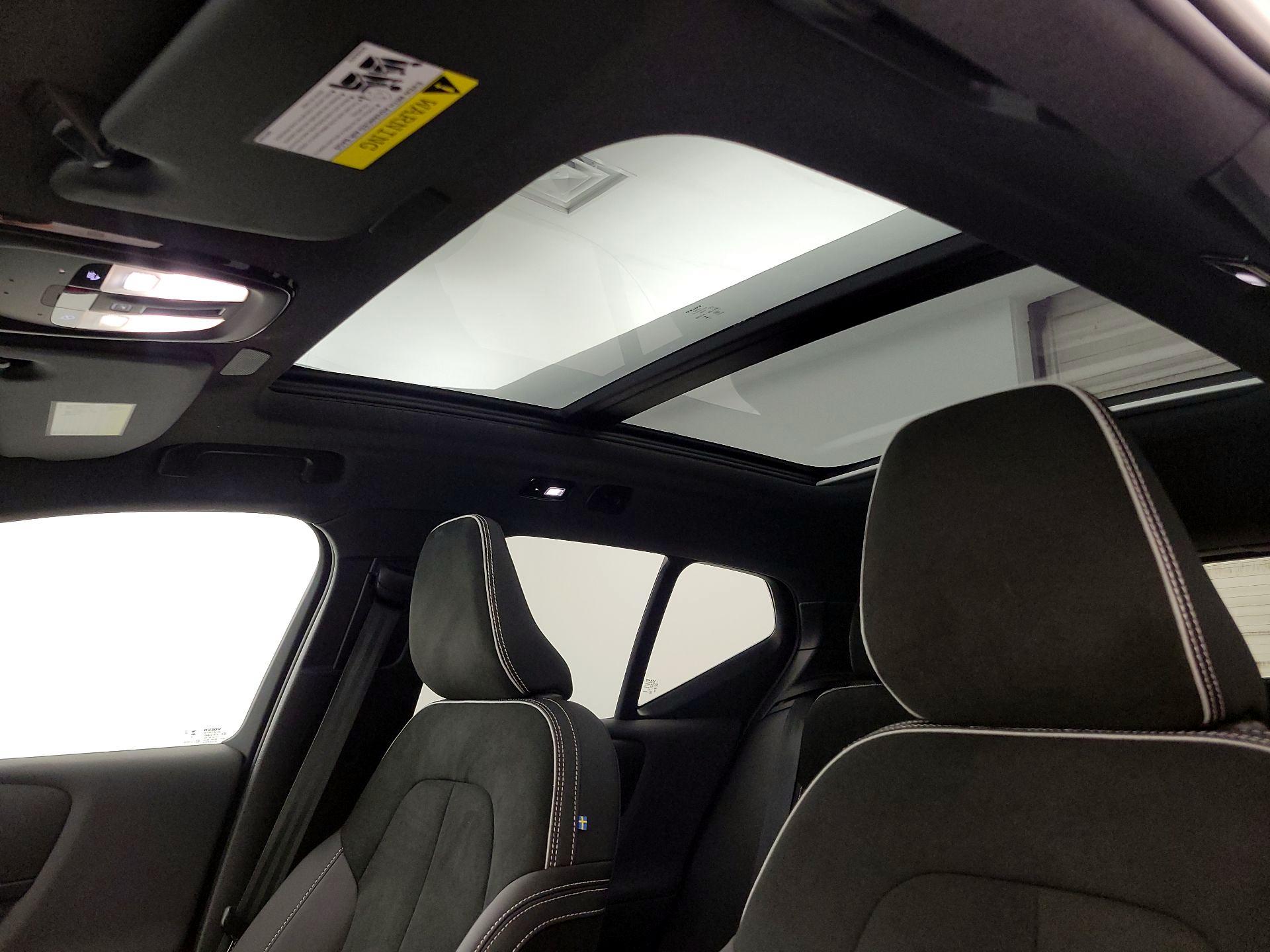Thumbnail: 2025 Volvo XC40 - 20
