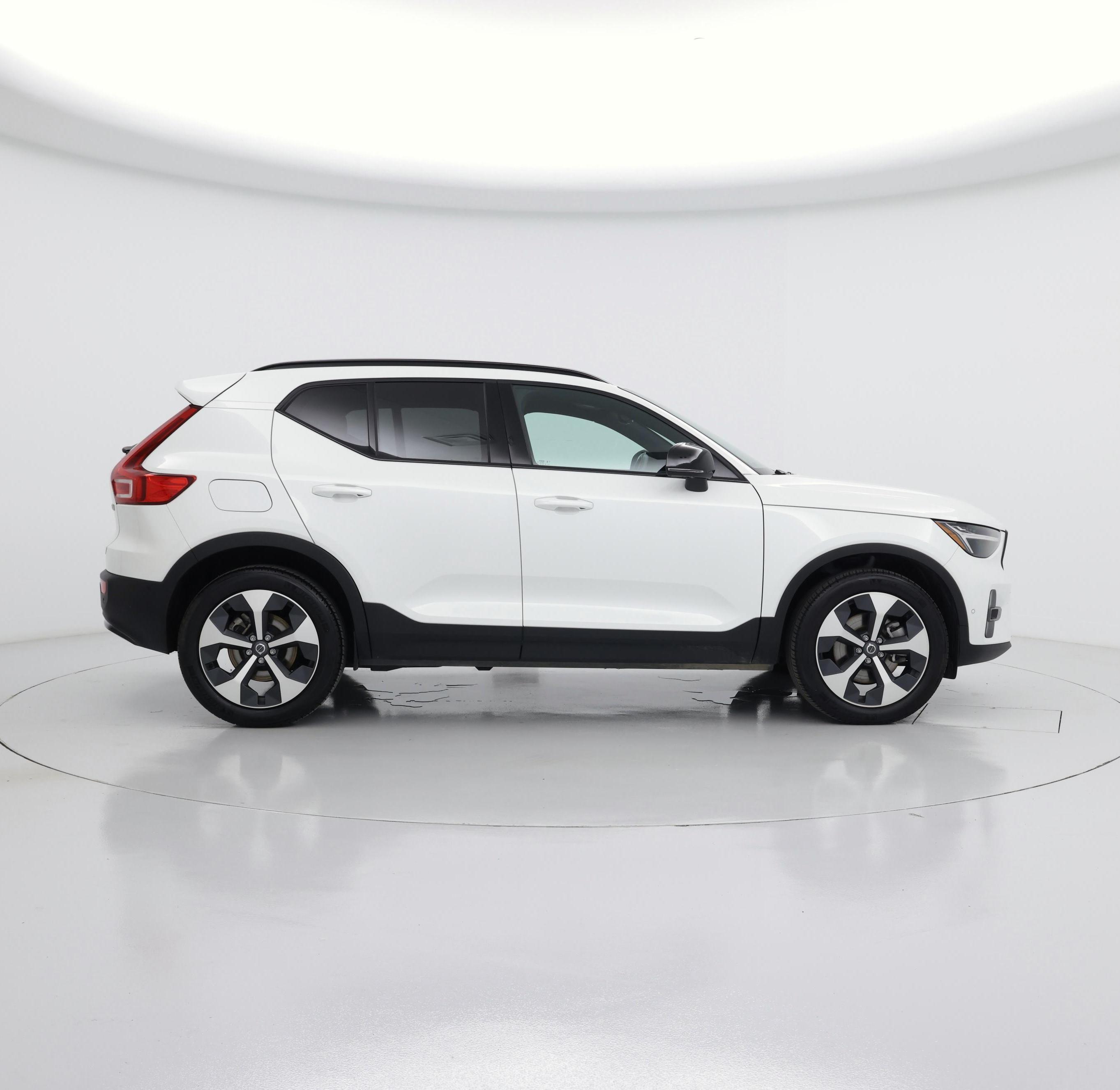 Thumbnail: 2025 Volvo XC40 - 7