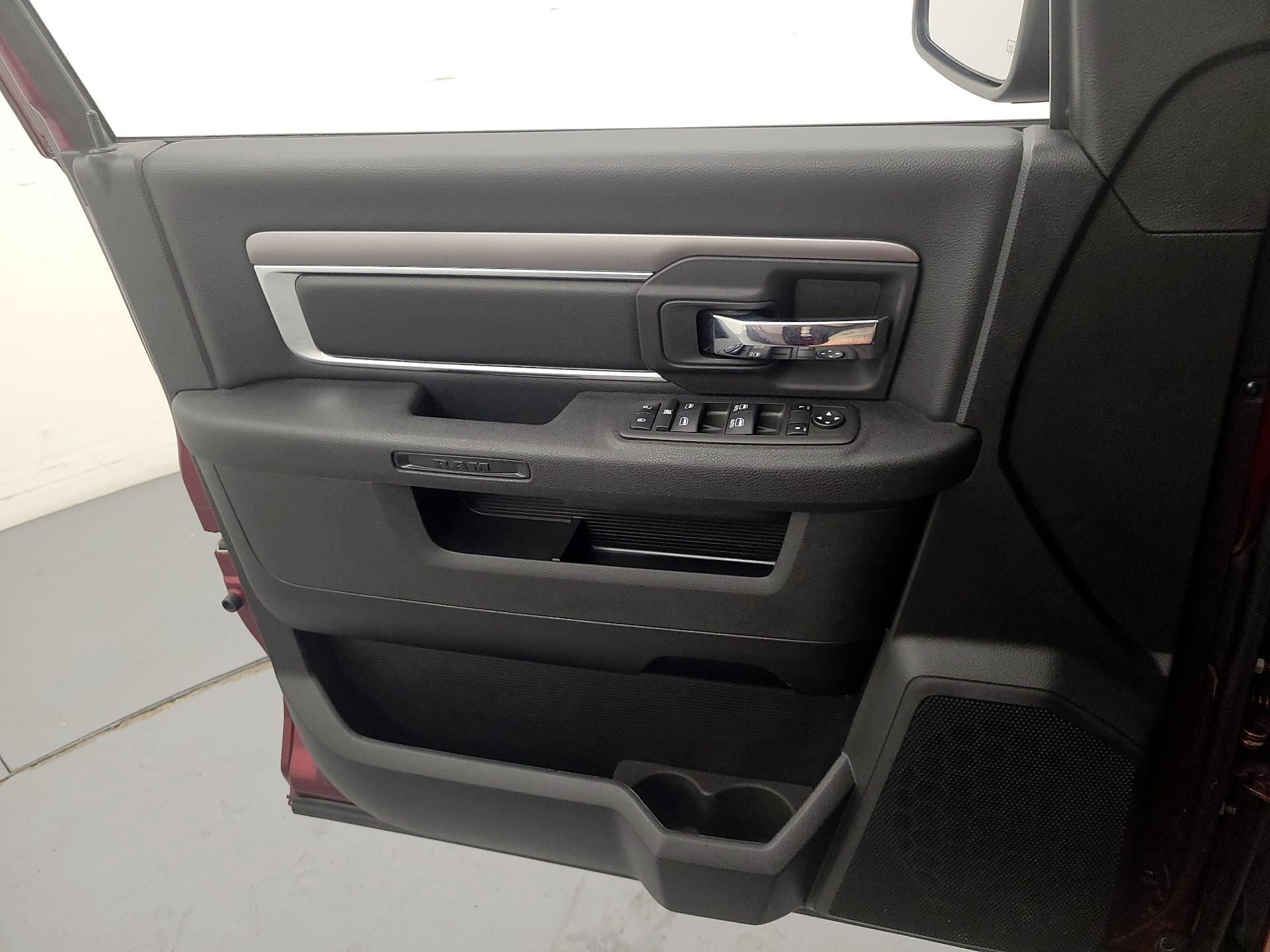Thumbnail: 2022 RAM 1500 Classic - 12