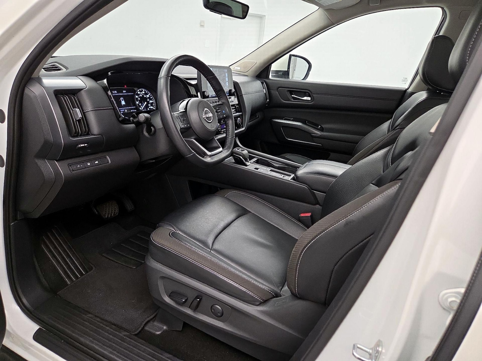 2023 Nissan Pathfinder SL - Photo 12
