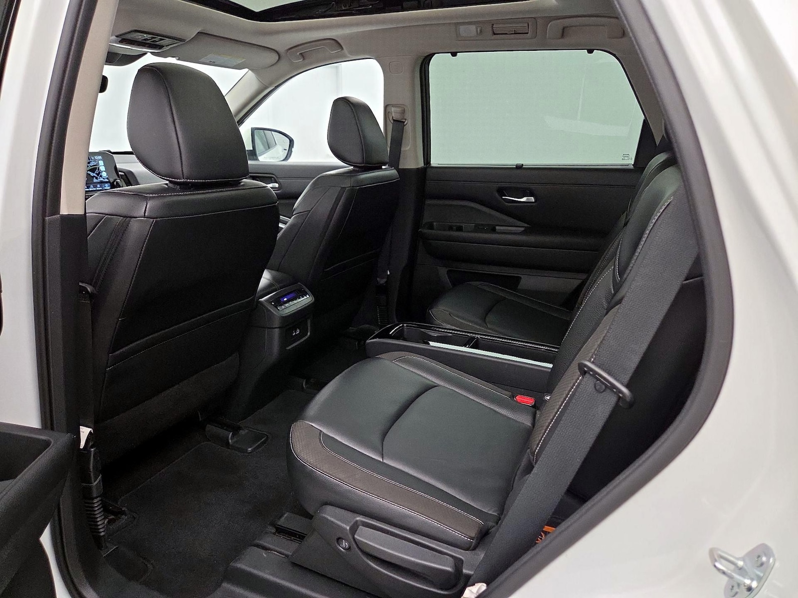 2023 Nissan Pathfinder SL - Photo 22