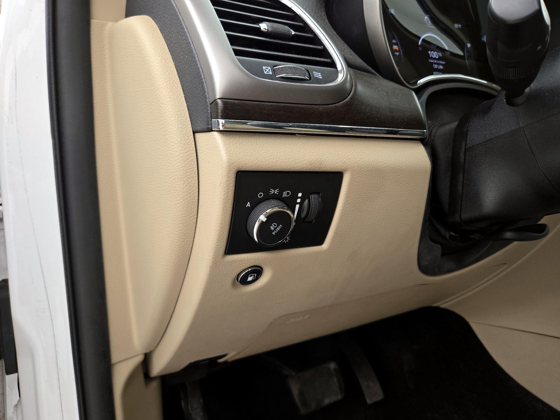 Thumbnail: 2018 Jeep Grand Cherokee - 13