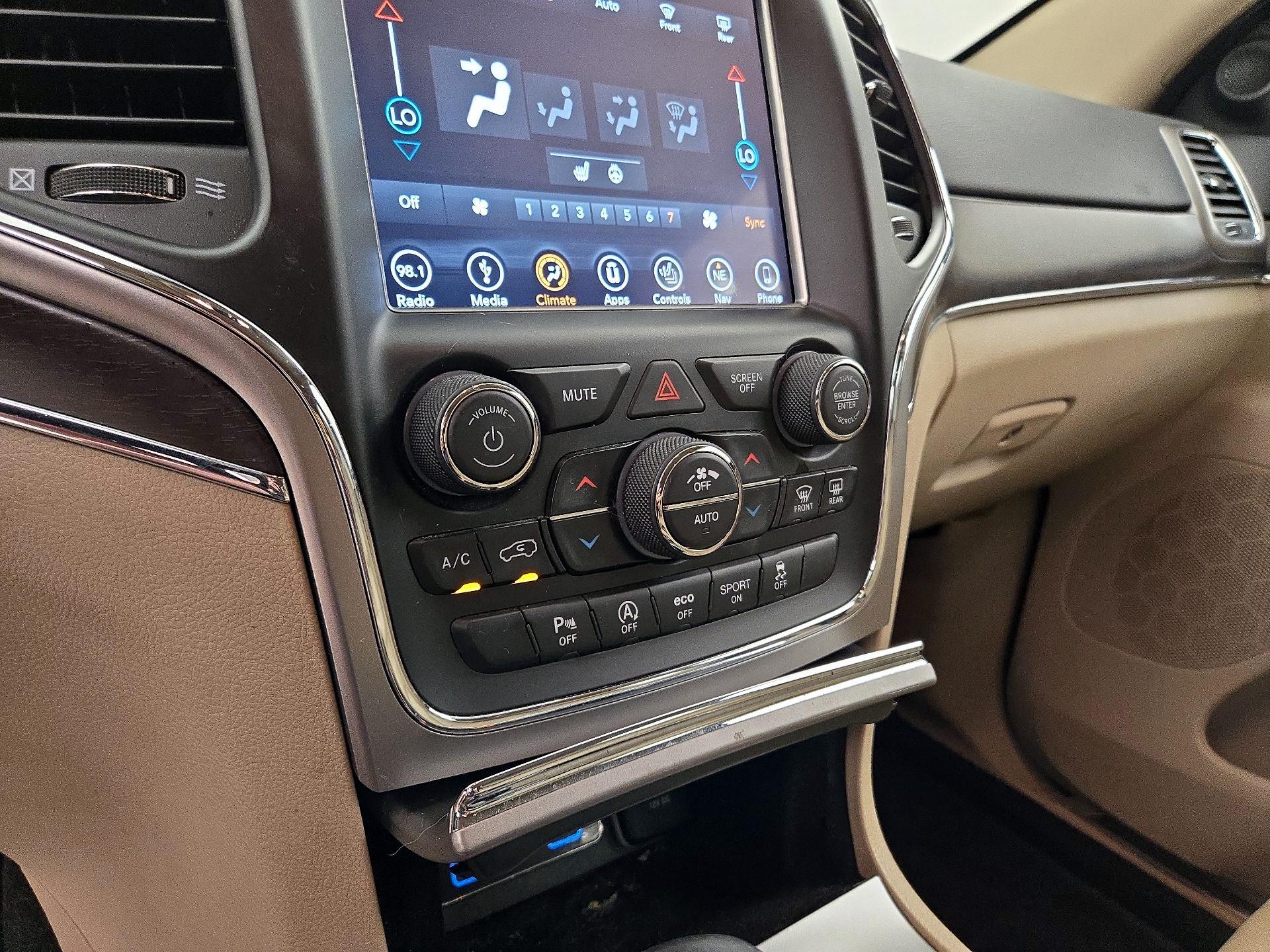 Thumbnail: 2018 Jeep Grand Cherokee - 17