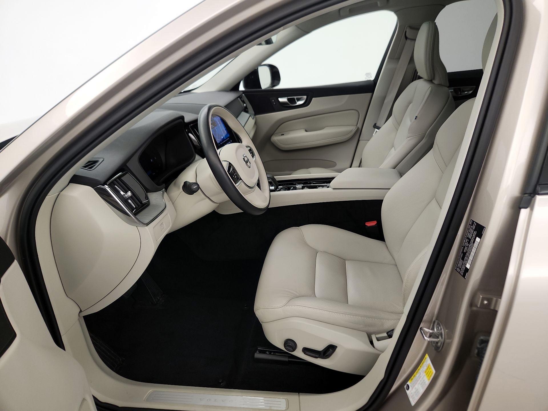 Thumbnail: 2025 Volvo XC60 - 11