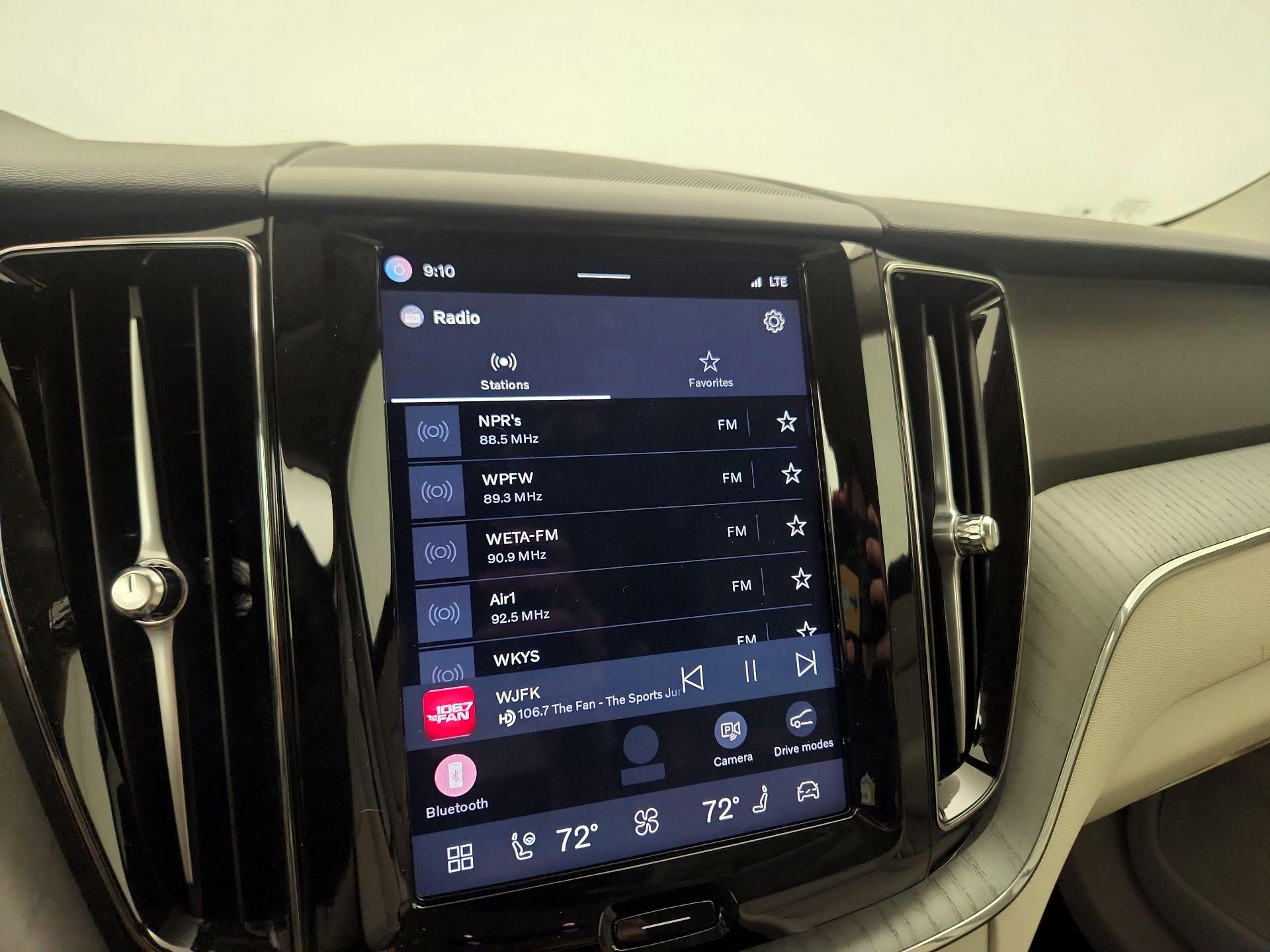 Thumbnail: 2025 Volvo XC60 - 16