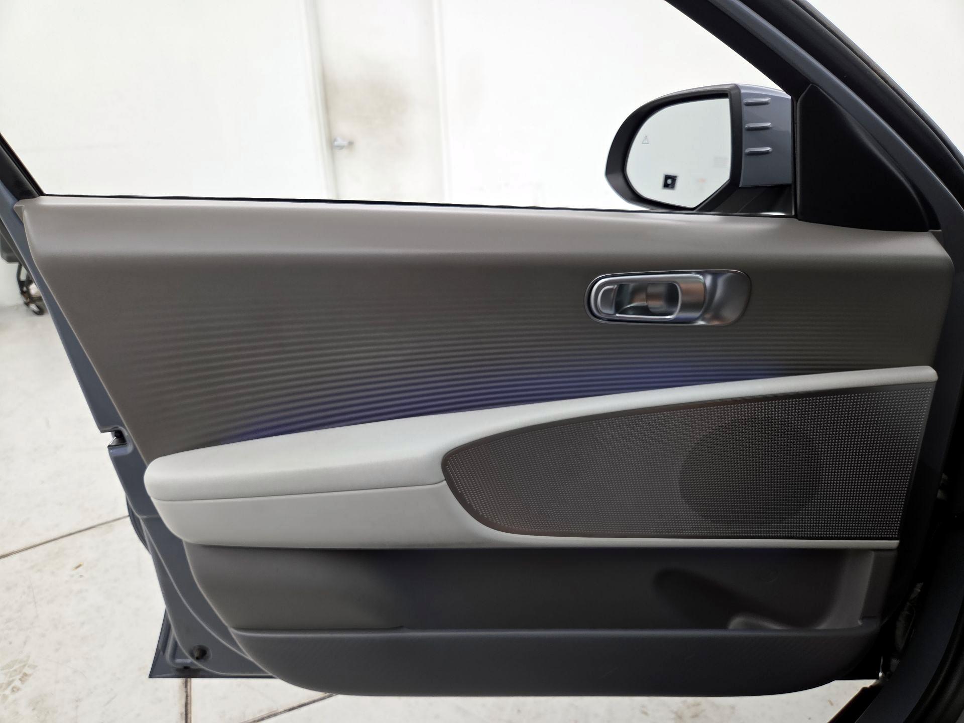 Thumbnail: 2023 Hyundai Ioniq 6 - 12