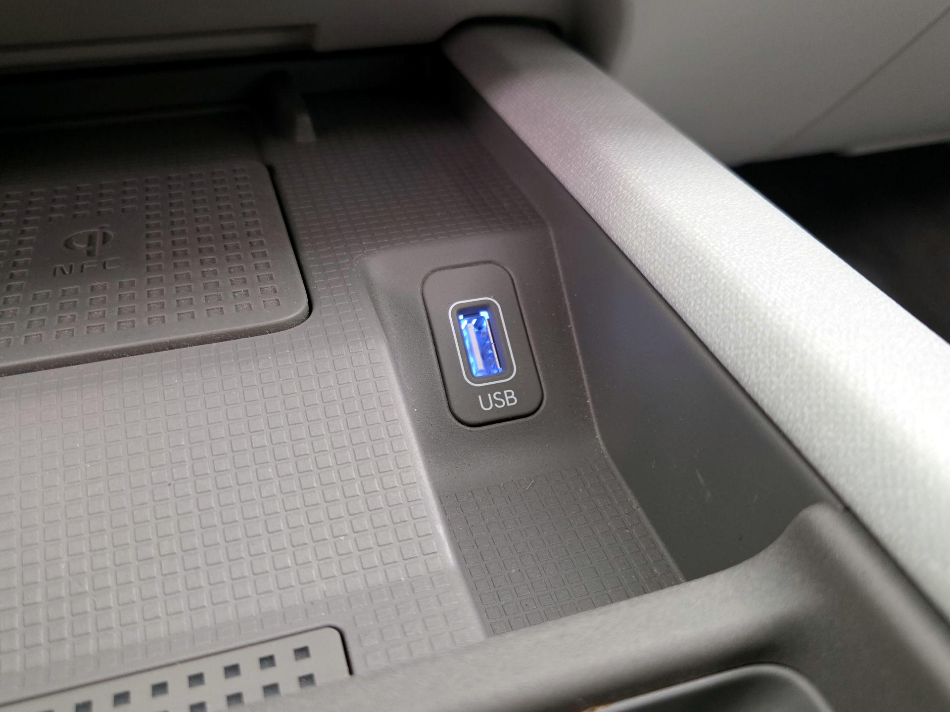 Thumbnail: 2023 Hyundai Ioniq 6 - 19