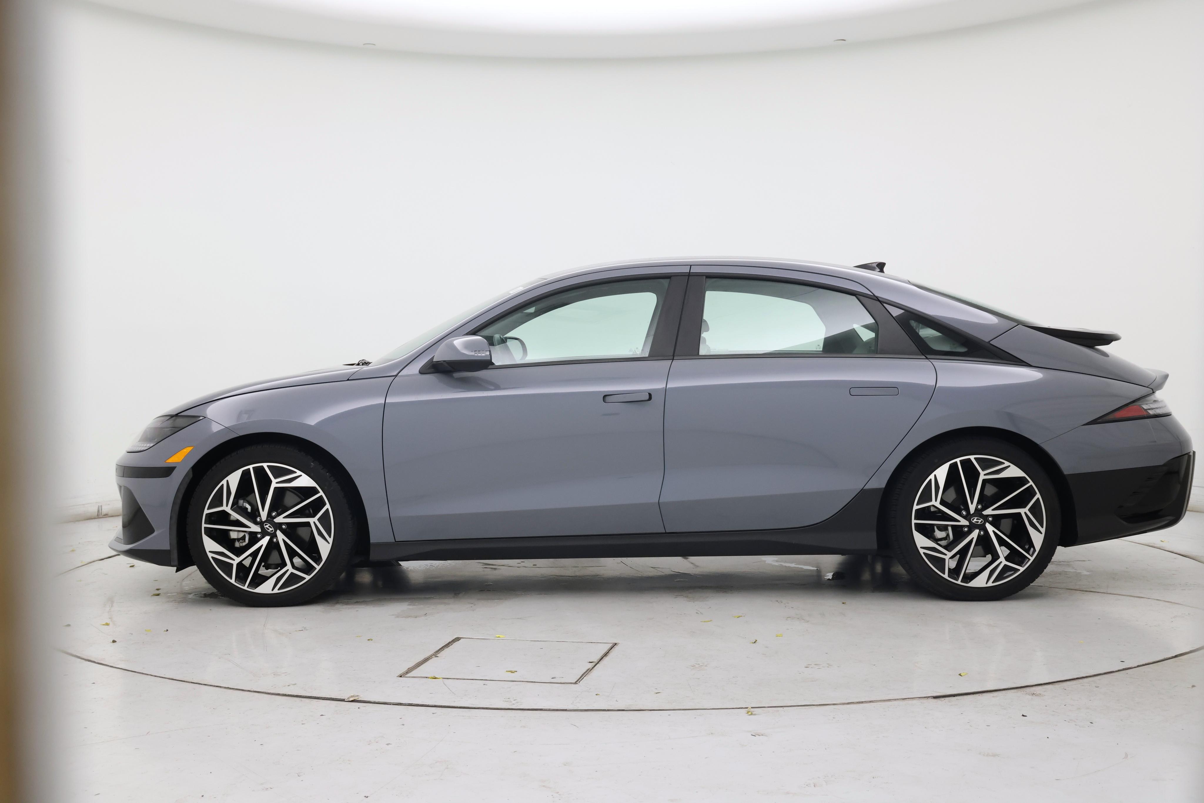 Thumbnail: 2023 Hyundai Ioniq 6 - 3