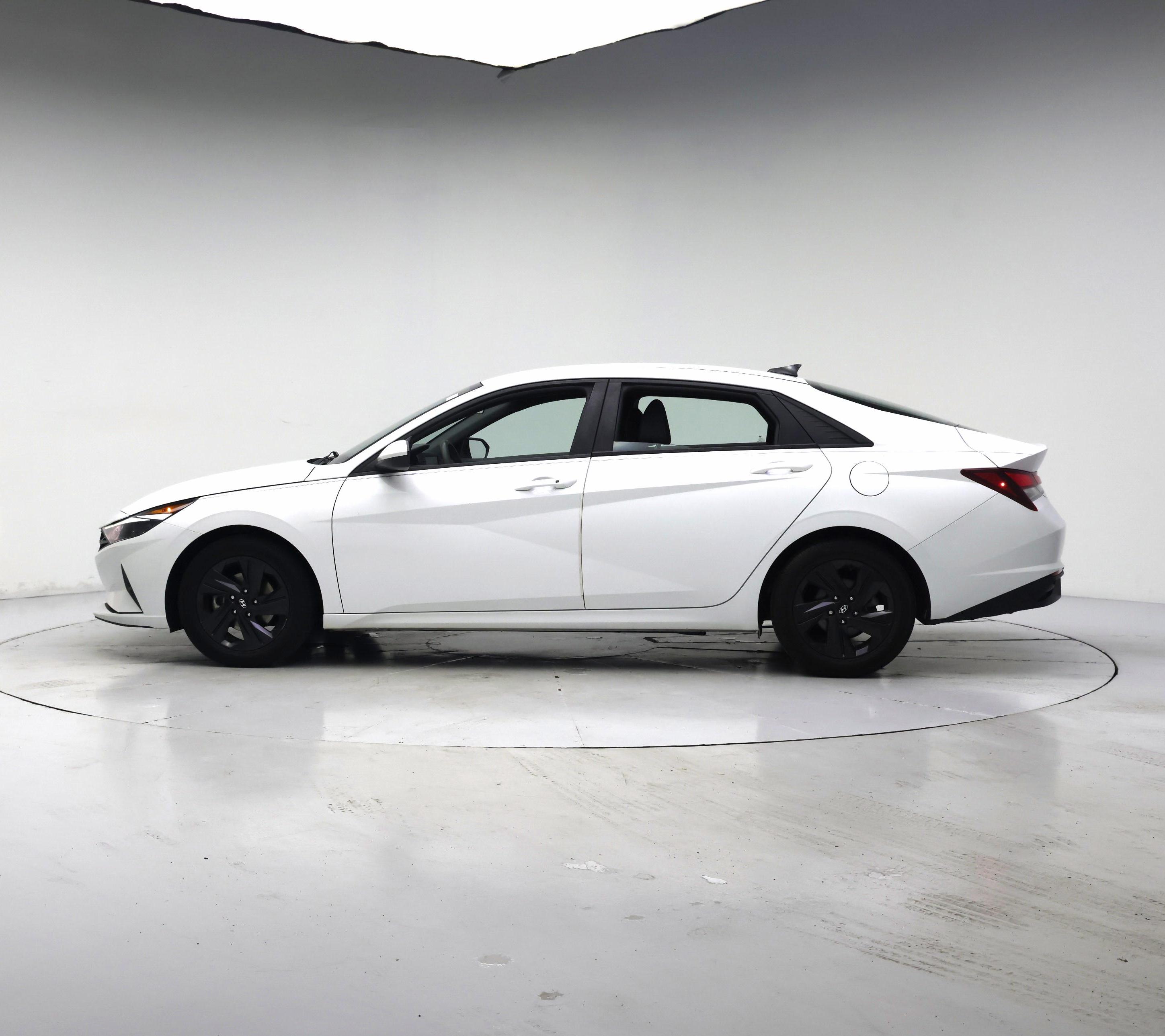 Thumbnail: 2022 Hyundai Elantra - 3