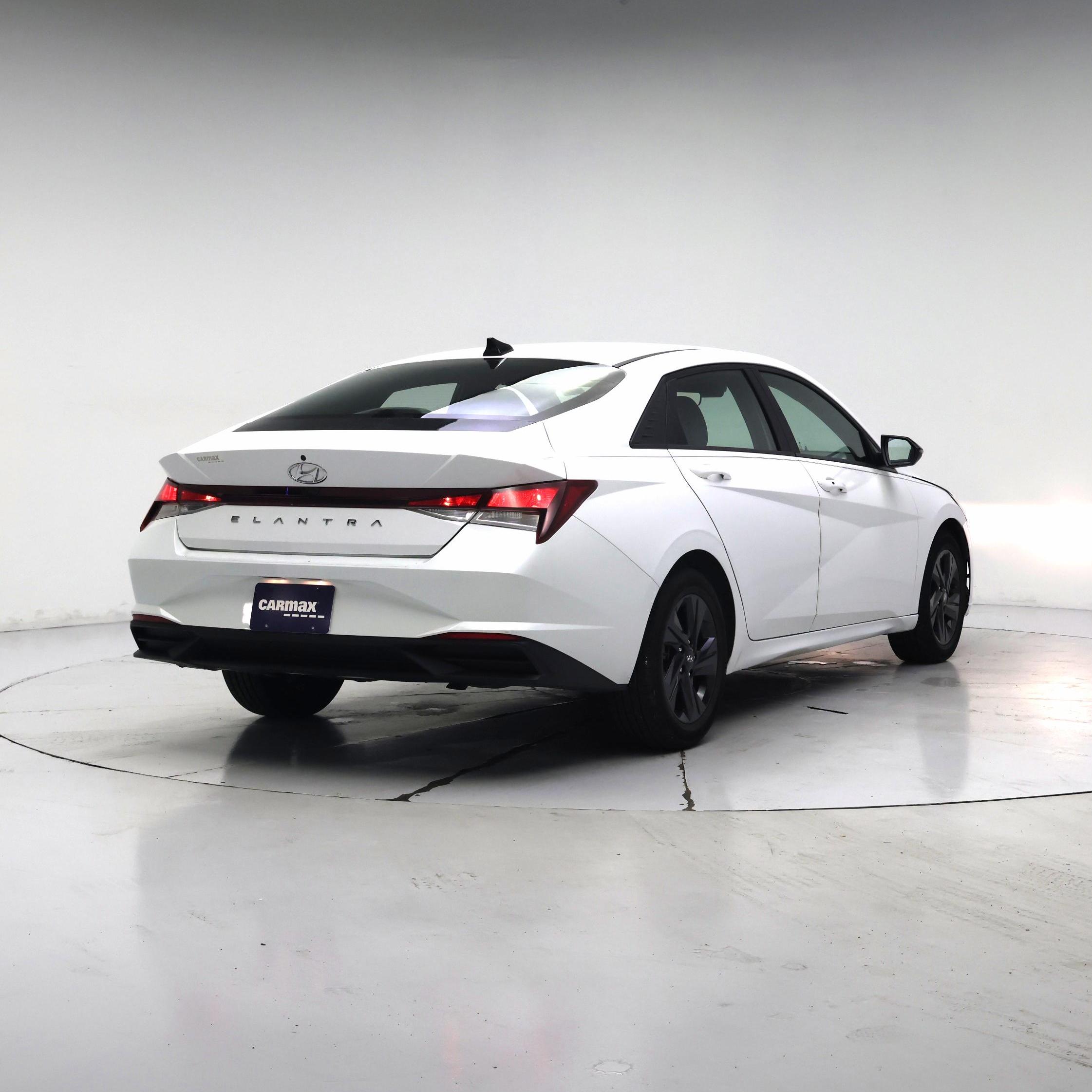 Thumbnail: 2022 Hyundai Elantra - 8