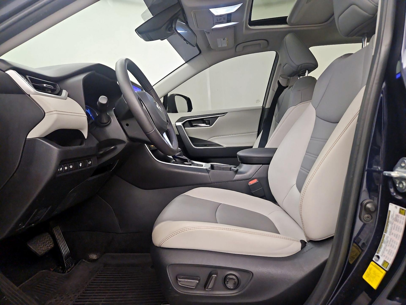 2024 Toyota RAV4 XLE Premium - Photo 12