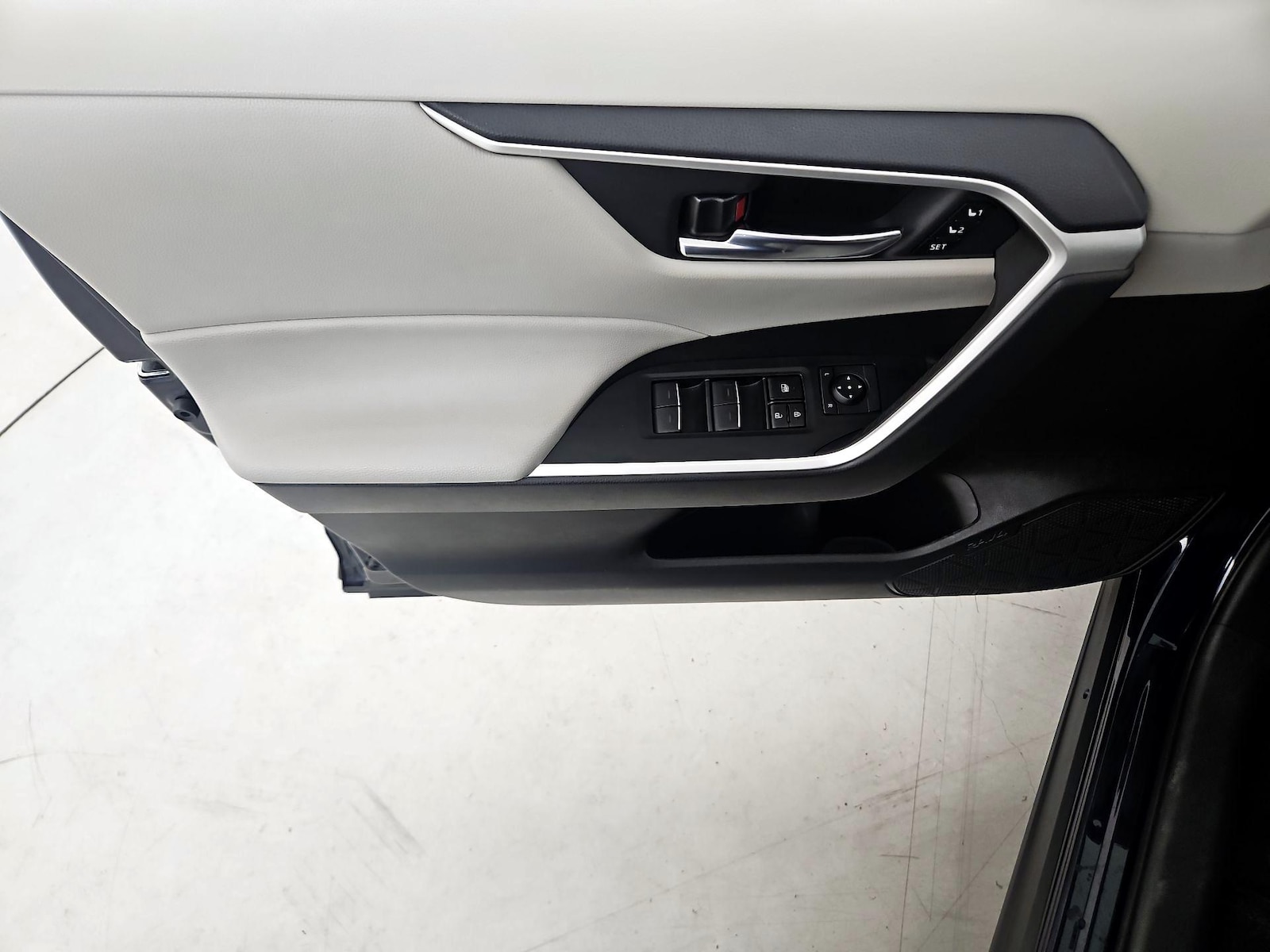 2024 Toyota RAV4 XLE Premium - Photo 13