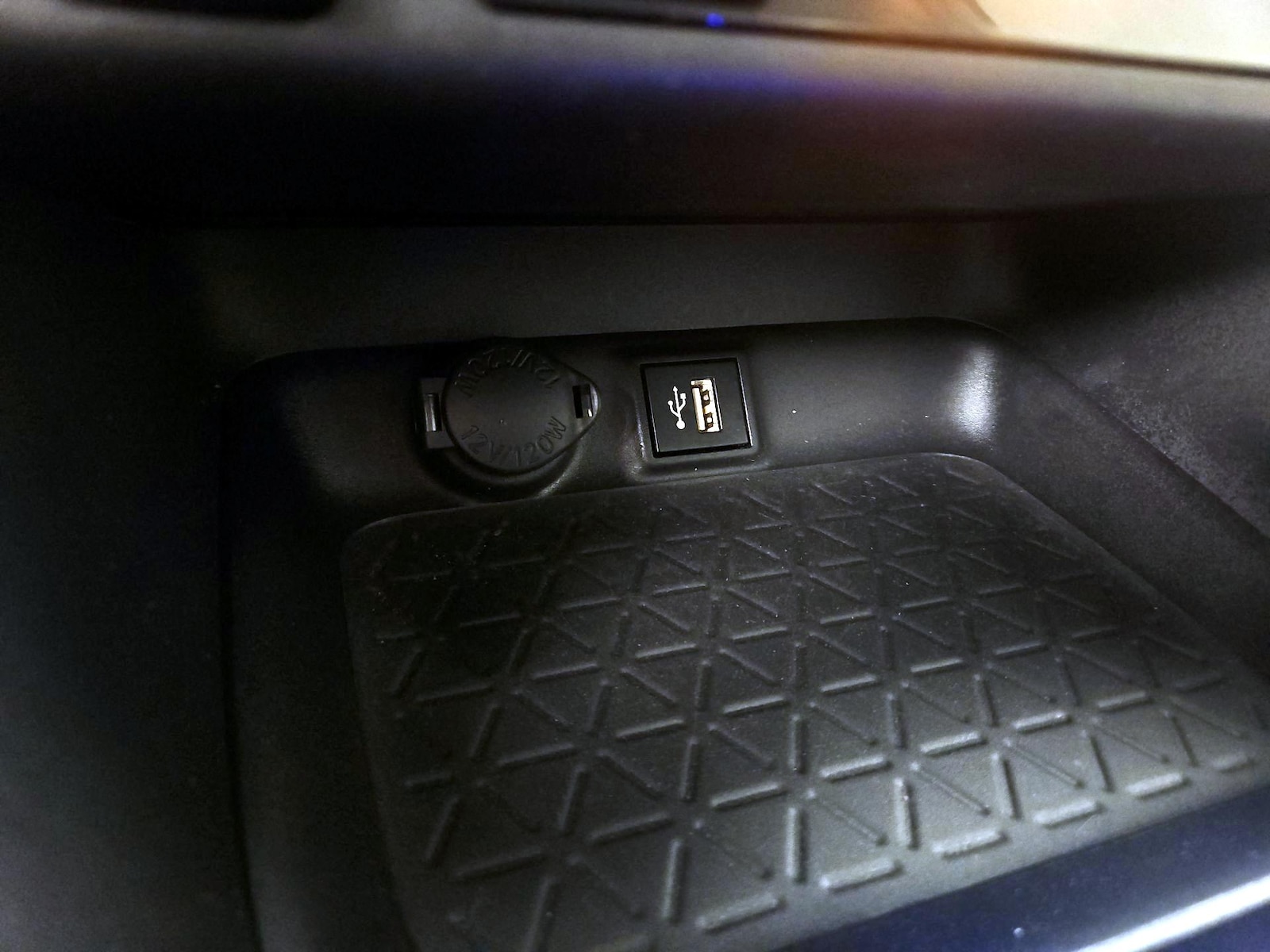 2024 Toyota RAV4 XLE Premium - Photo 20