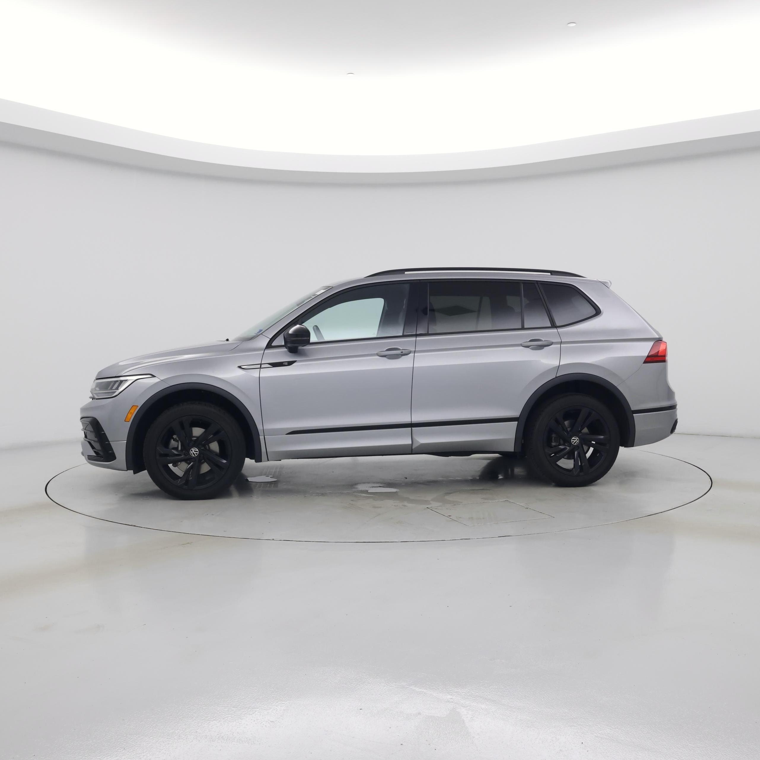 Thumbnail: 2024 Volkswagen Tiguan - 3