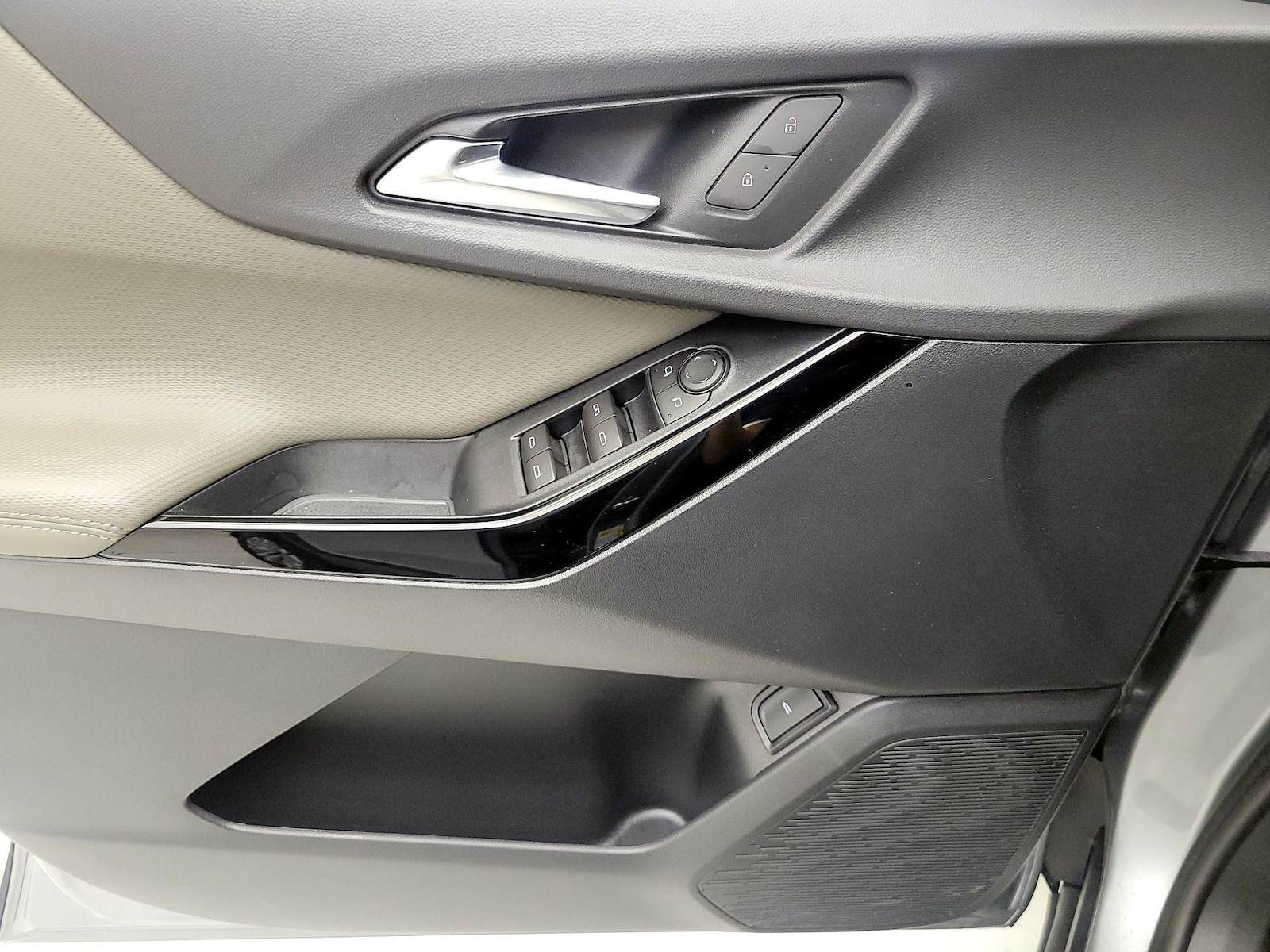 2026 Chevrolet Equinox LT - Photo 13
