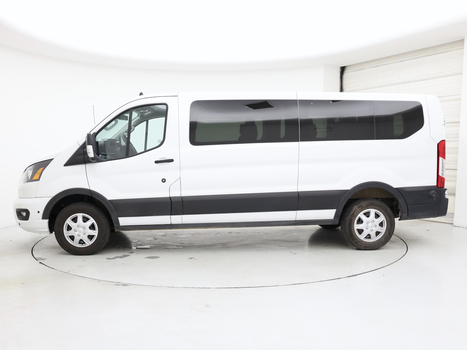 2024 Ford Transit Passenger Van XLT - Photo 4