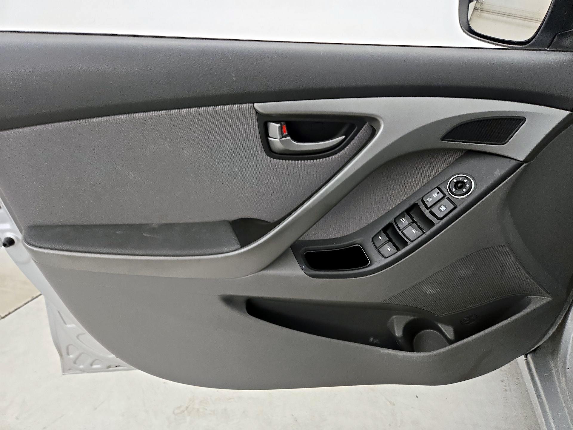 Thumbnail: 2015 Hyundai Elantra - 12