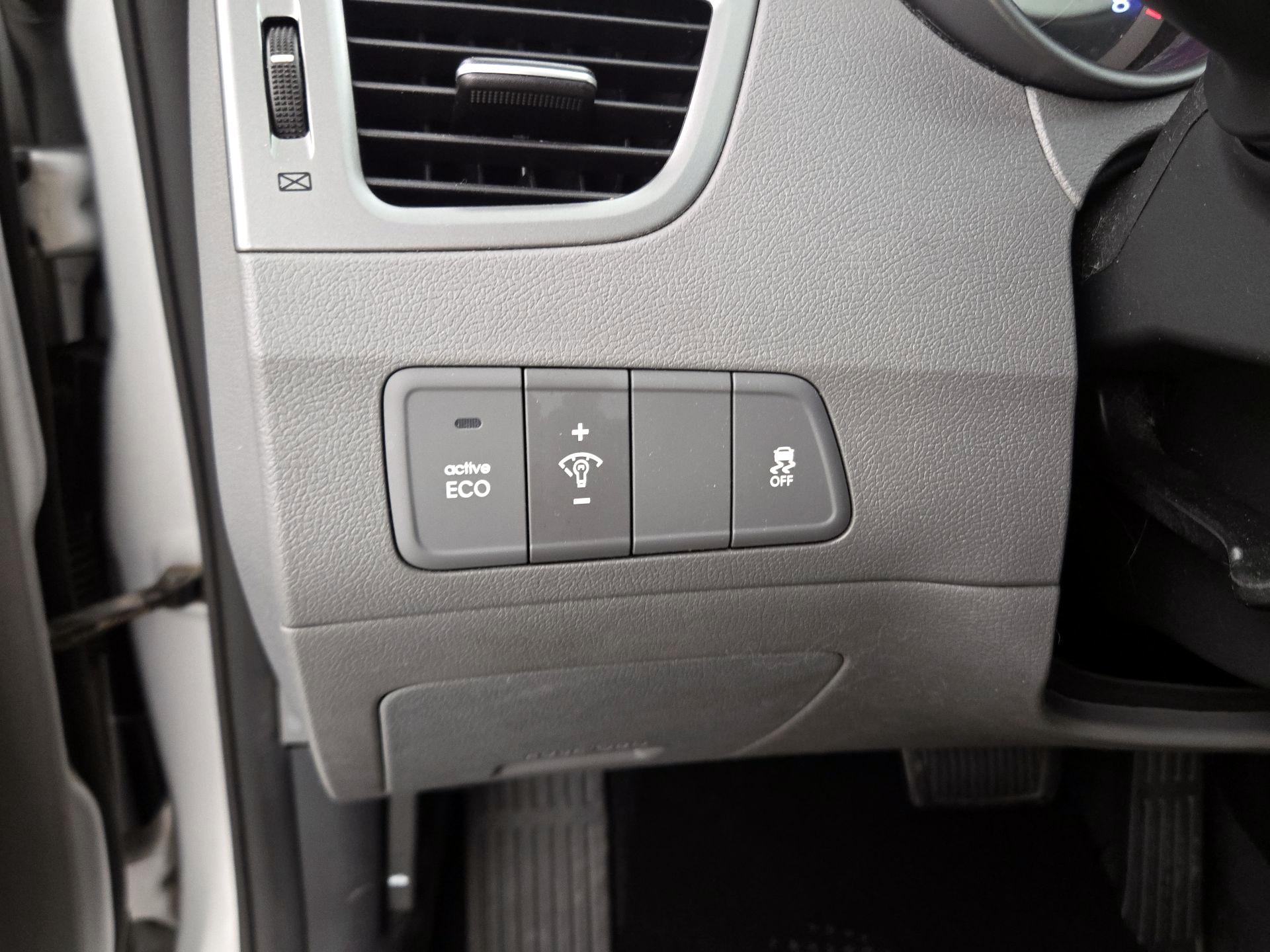 Thumbnail: 2015 Hyundai Elantra - 13