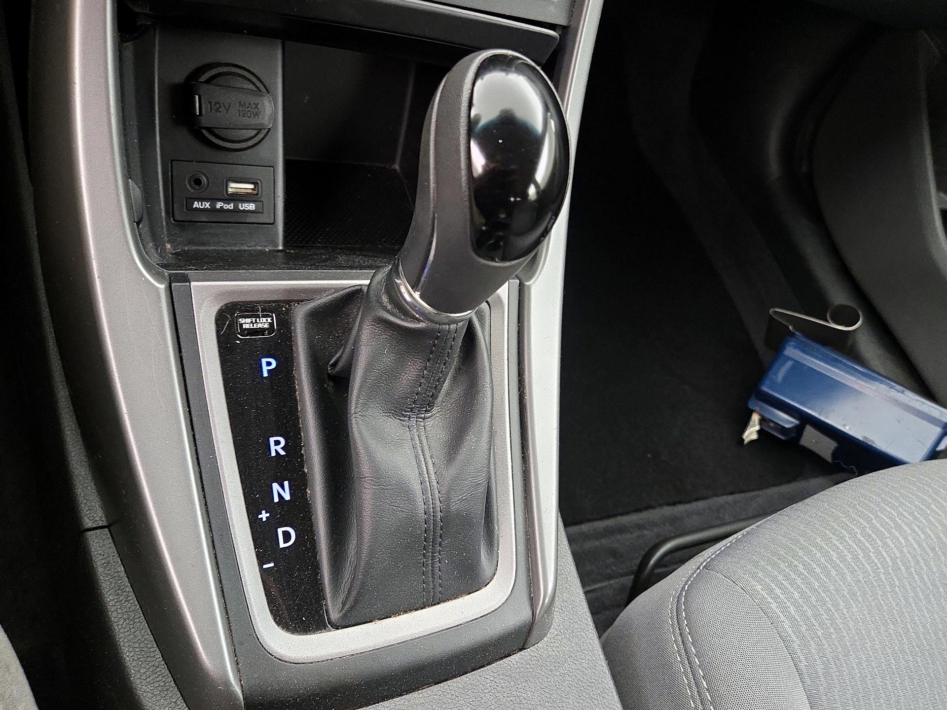 Thumbnail: 2015 Hyundai Elantra - 17