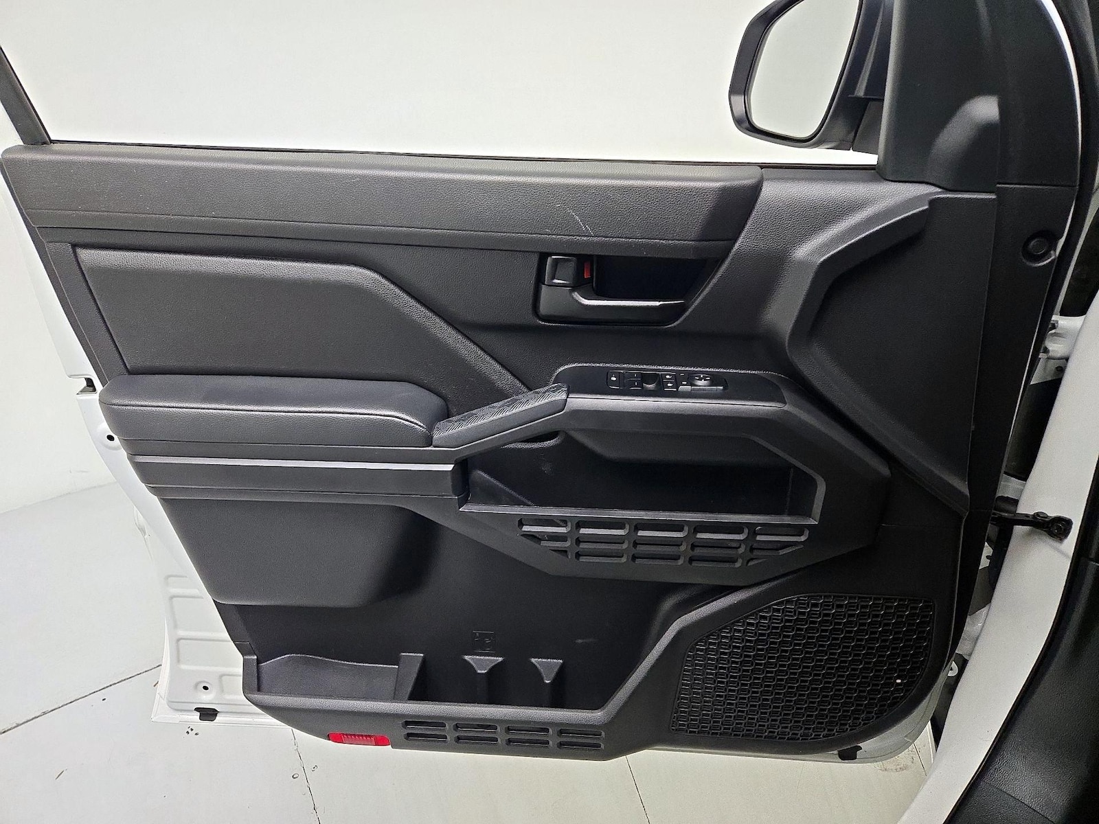 2024 Toyota Tacoma SR - Photo 13