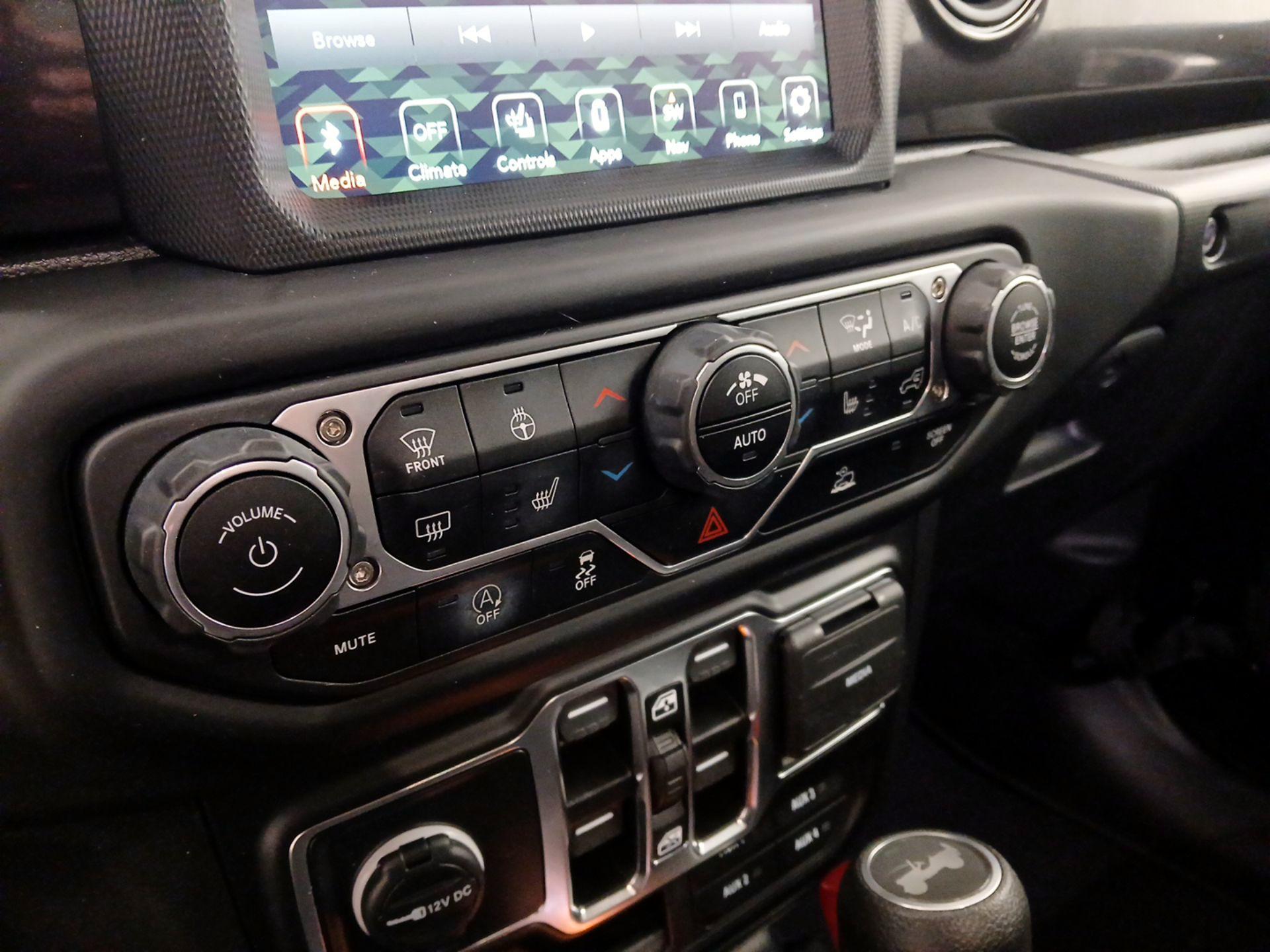 Thumbnail: 2022 Jeep Wrangler - 17