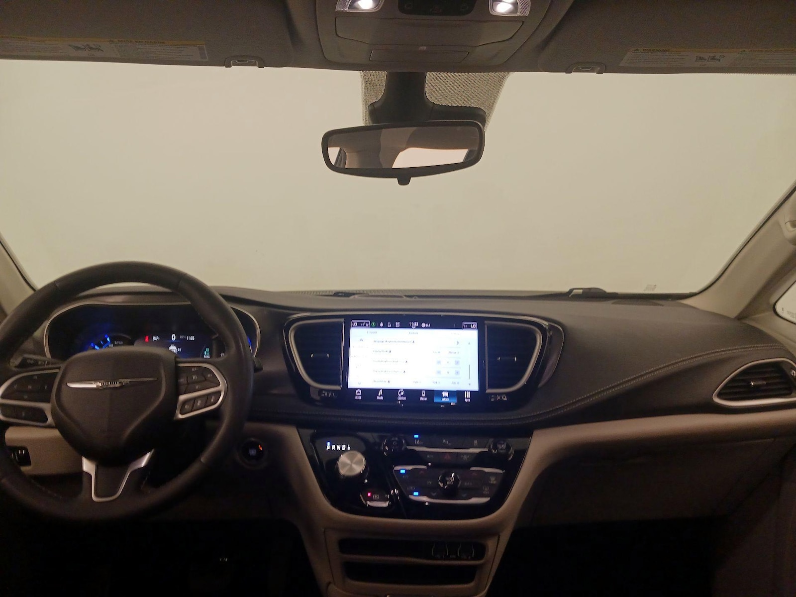 2023 Chrysler Pacifica Hybrid Touring L - Photo 10