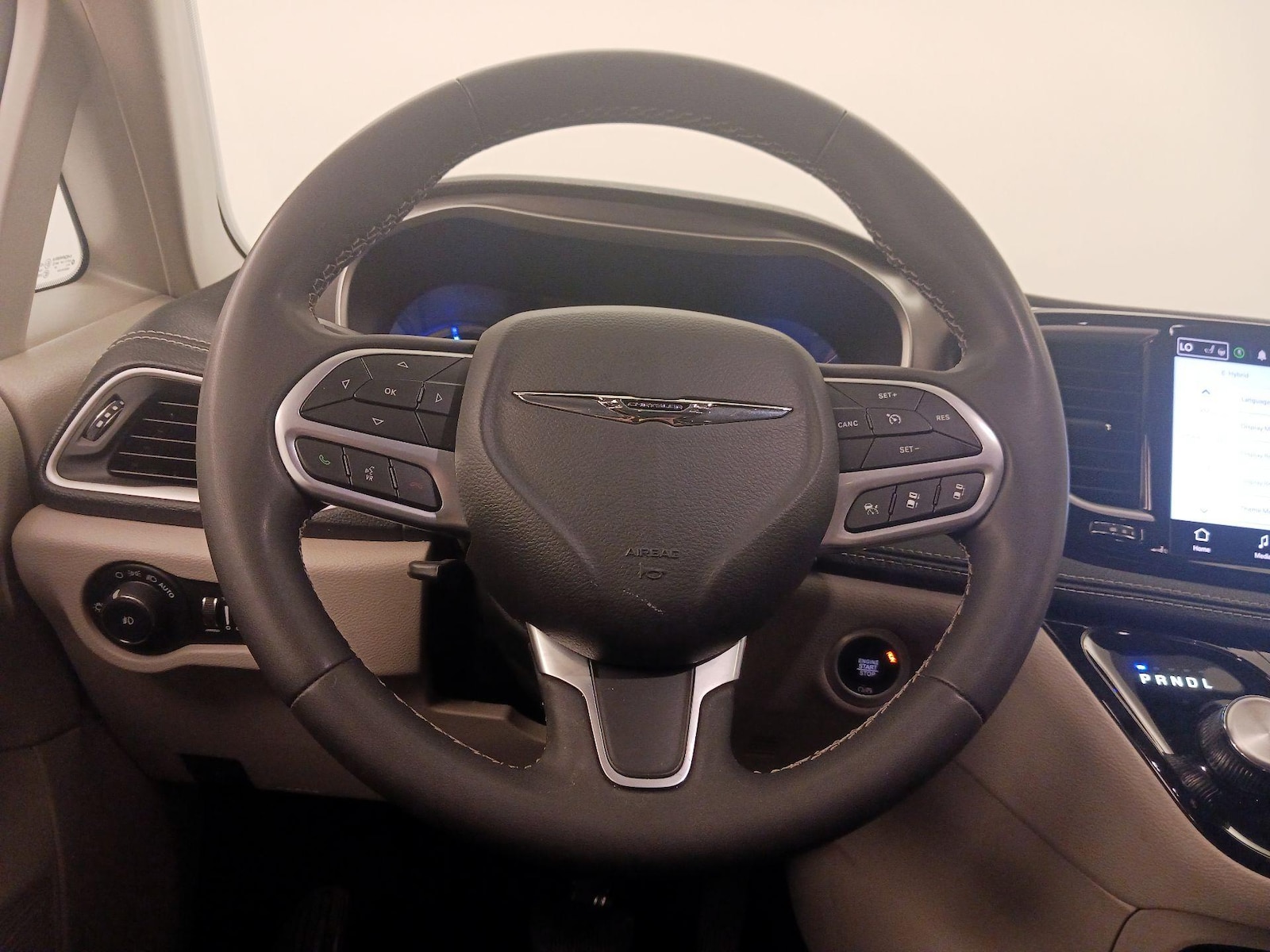 2023 Chrysler Pacifica Hybrid Touring L - Photo 11