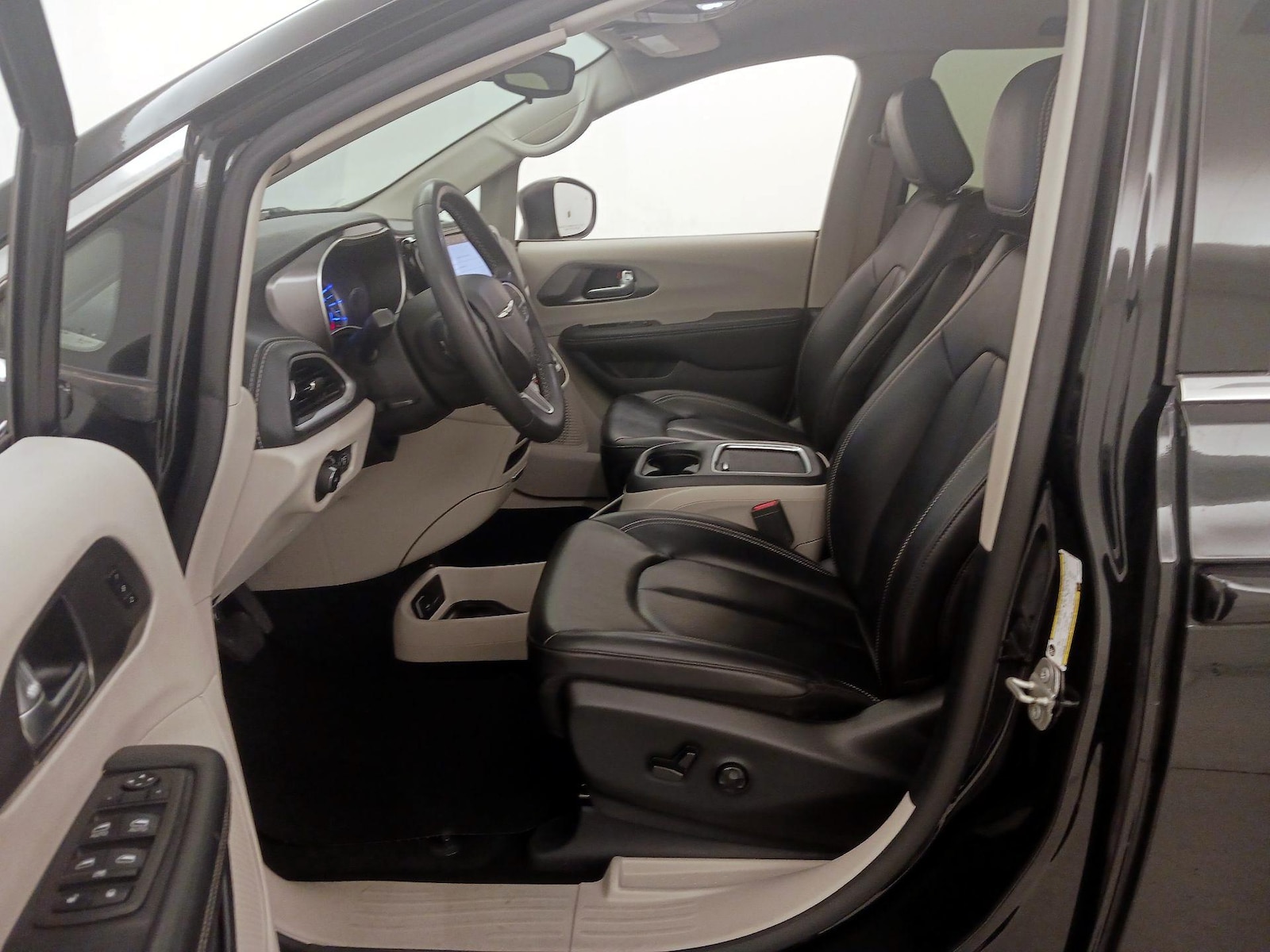 2023 Chrysler Pacifica Hybrid Touring L - Photo 12