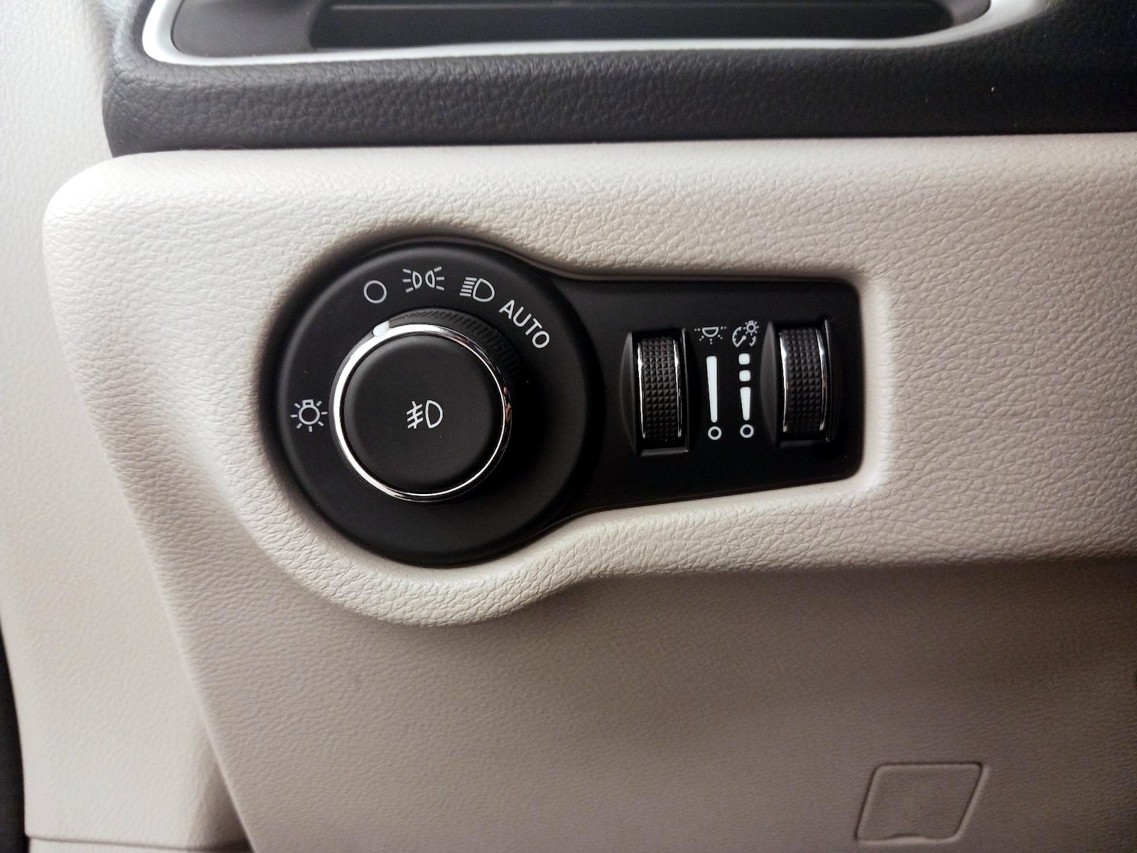 2023 Chrysler Pacifica Hybrid Touring L - Photo 14
