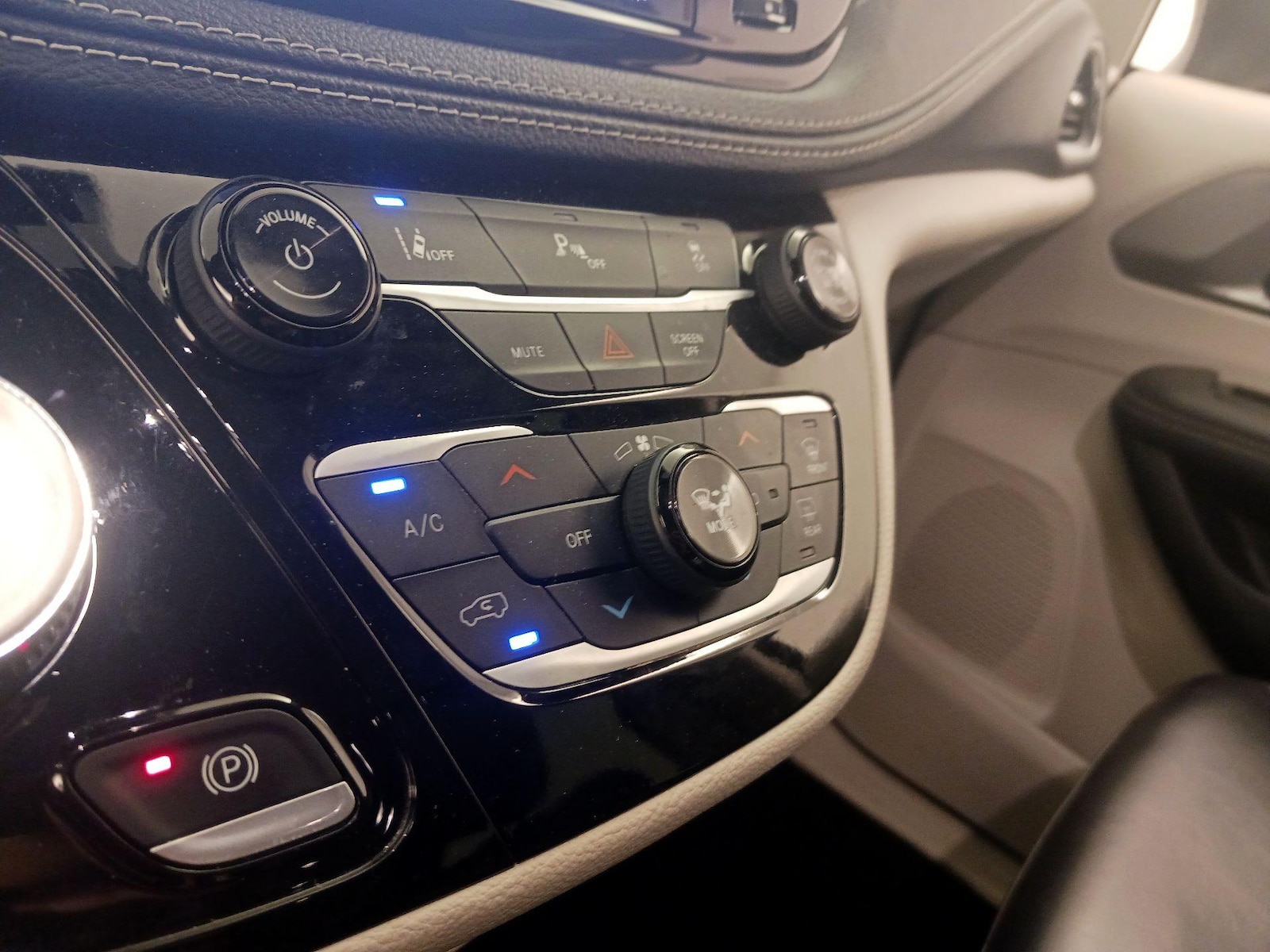 2023 Chrysler Pacifica Hybrid Touring L - Photo 17