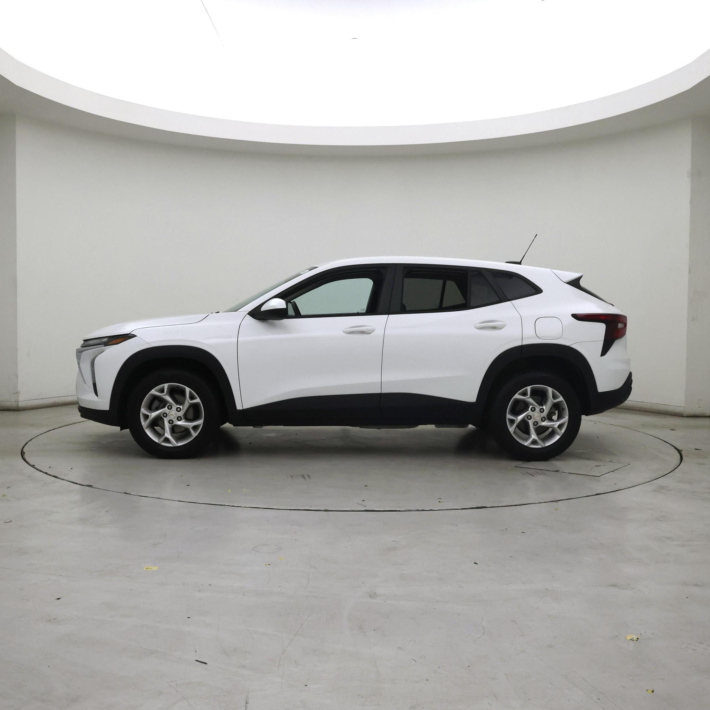 Thumbnail: 2024 Chevrolet Trax - 3