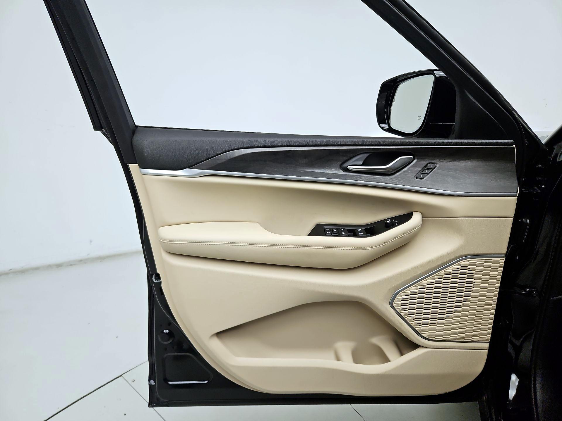 Thumbnail: 2025 Jeep Grand Cherokee - 12