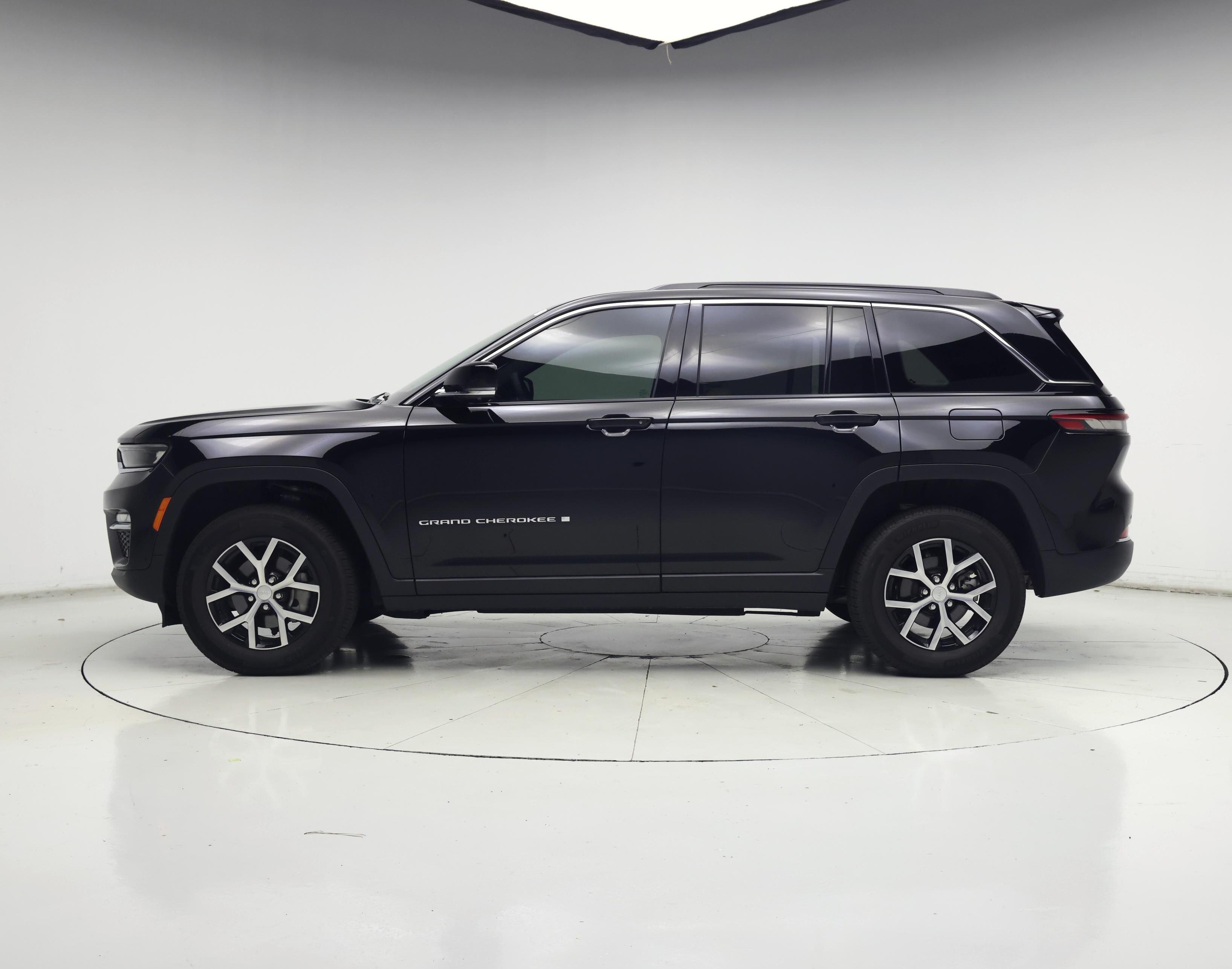 Thumbnail: 2025 Jeep Grand Cherokee - 3