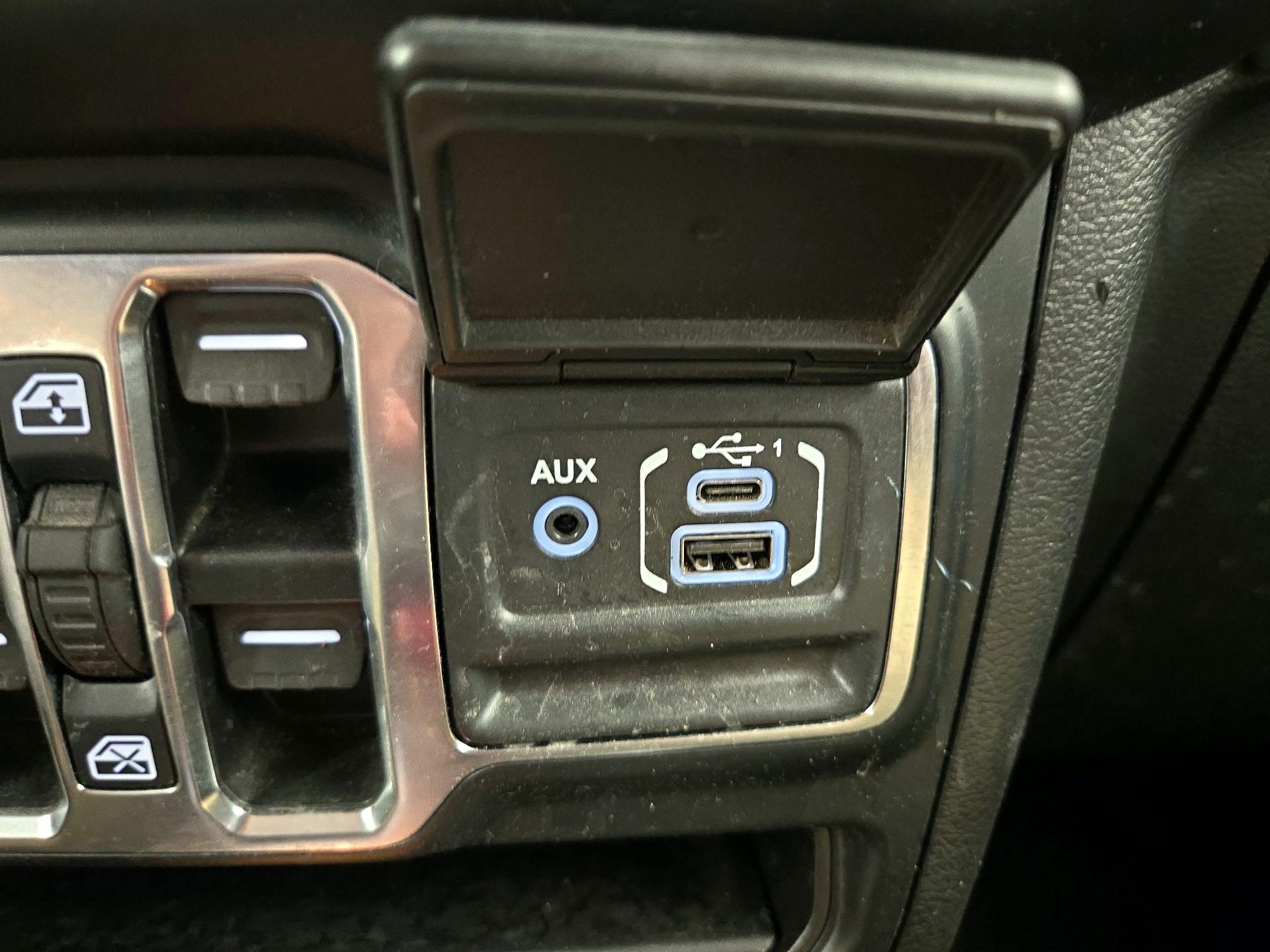 Thumbnail: 2022 Jeep Wrangler - 19