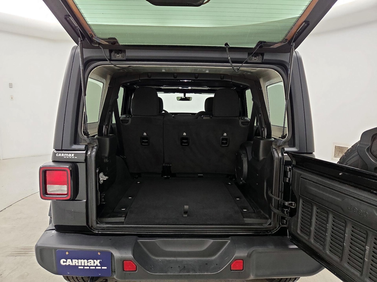 2022 Jeep Wrangler Unlimited Sahara - Photo 22