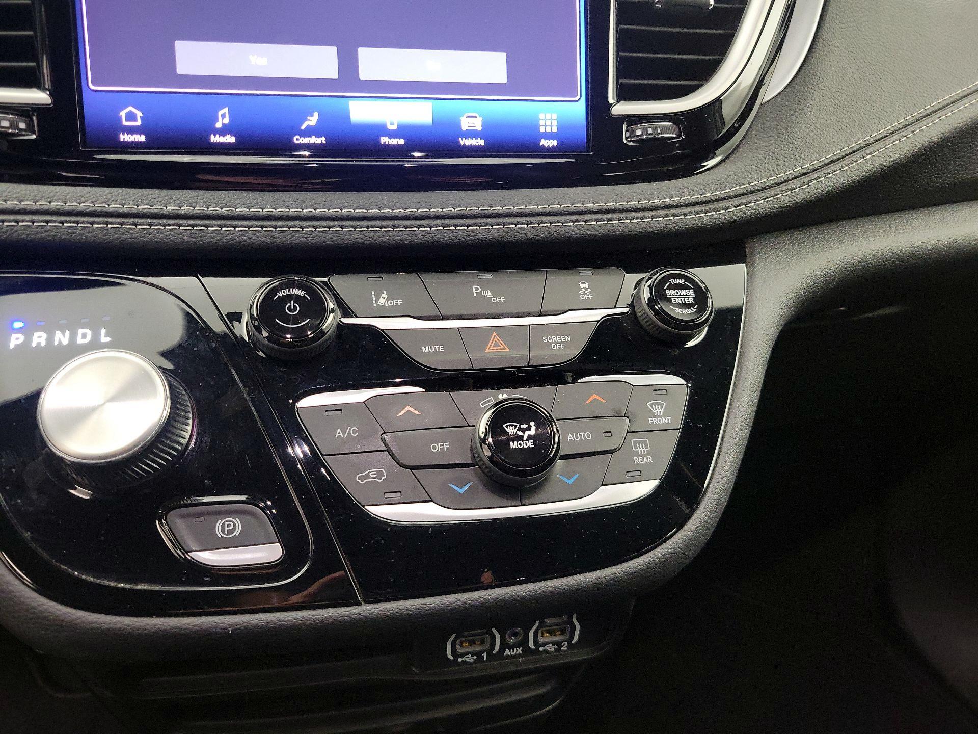 Thumbnail: 2023 Chrysler Pacifica - 16