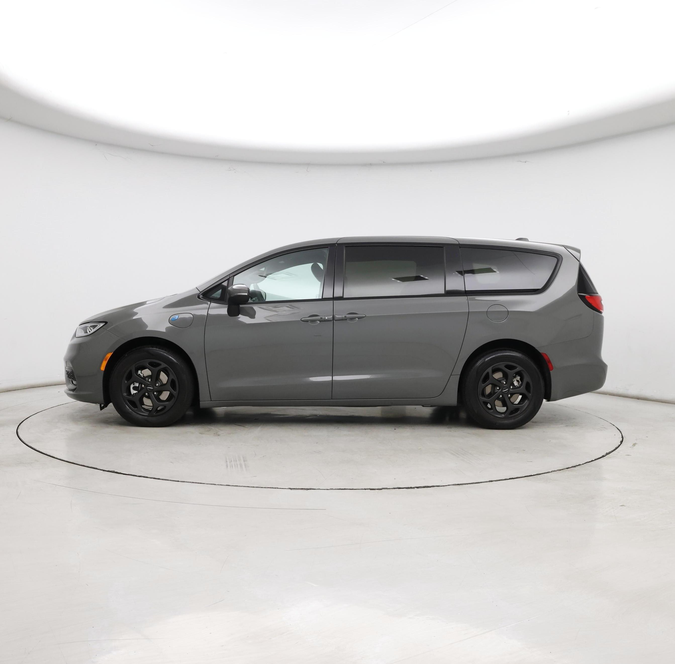 Thumbnail: 2023 Chrysler Pacifica - 3