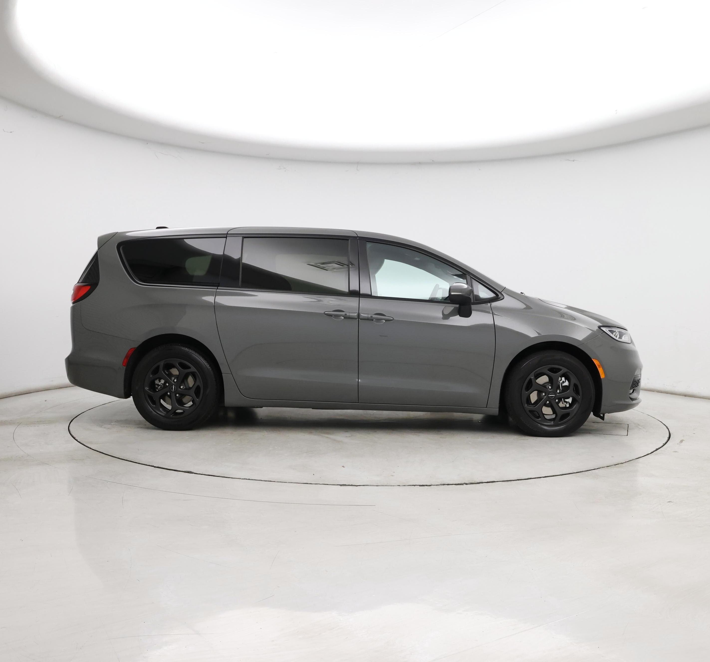 Thumbnail: 2023 Chrysler Pacifica - 7