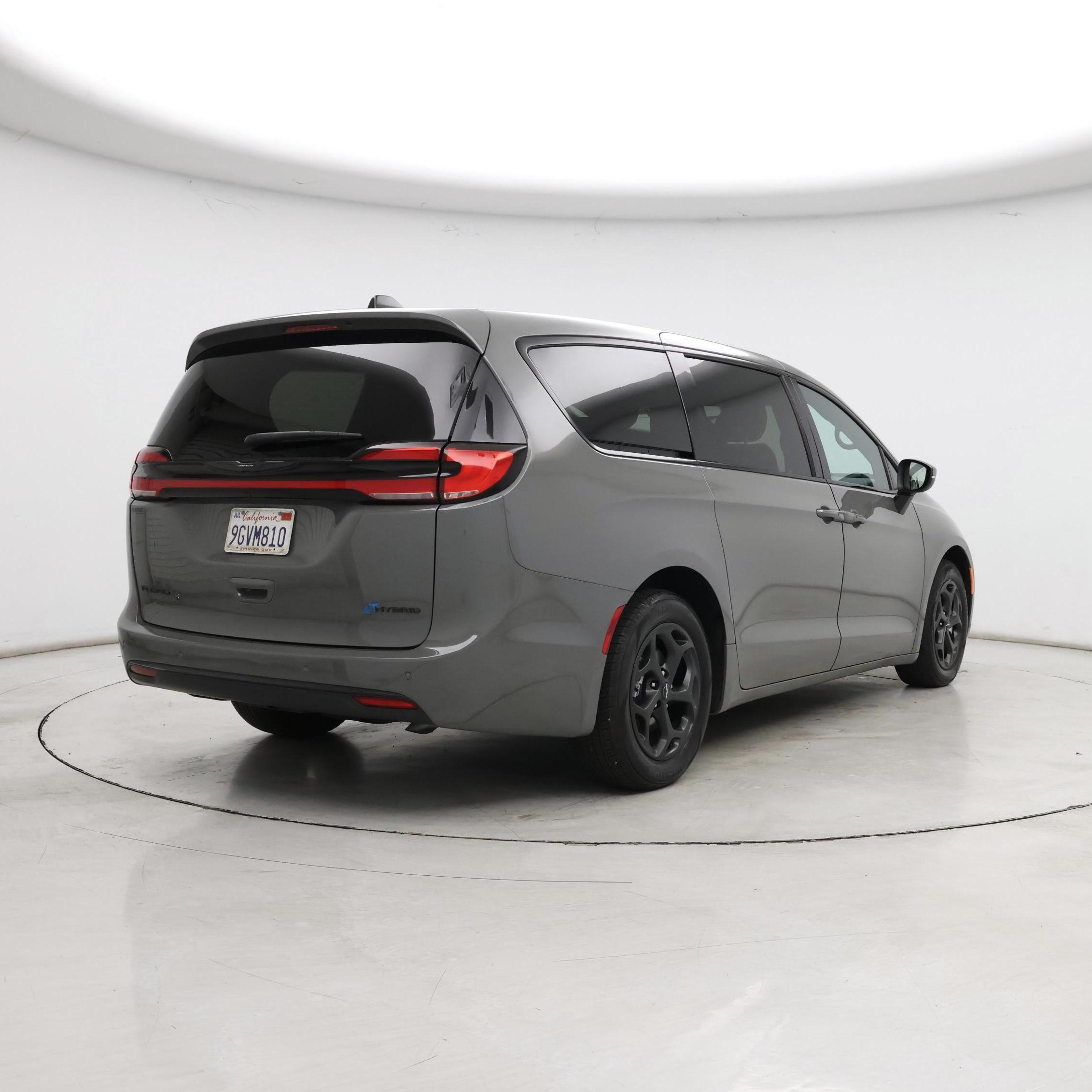 Thumbnail: 2023 Chrysler Pacifica - 8