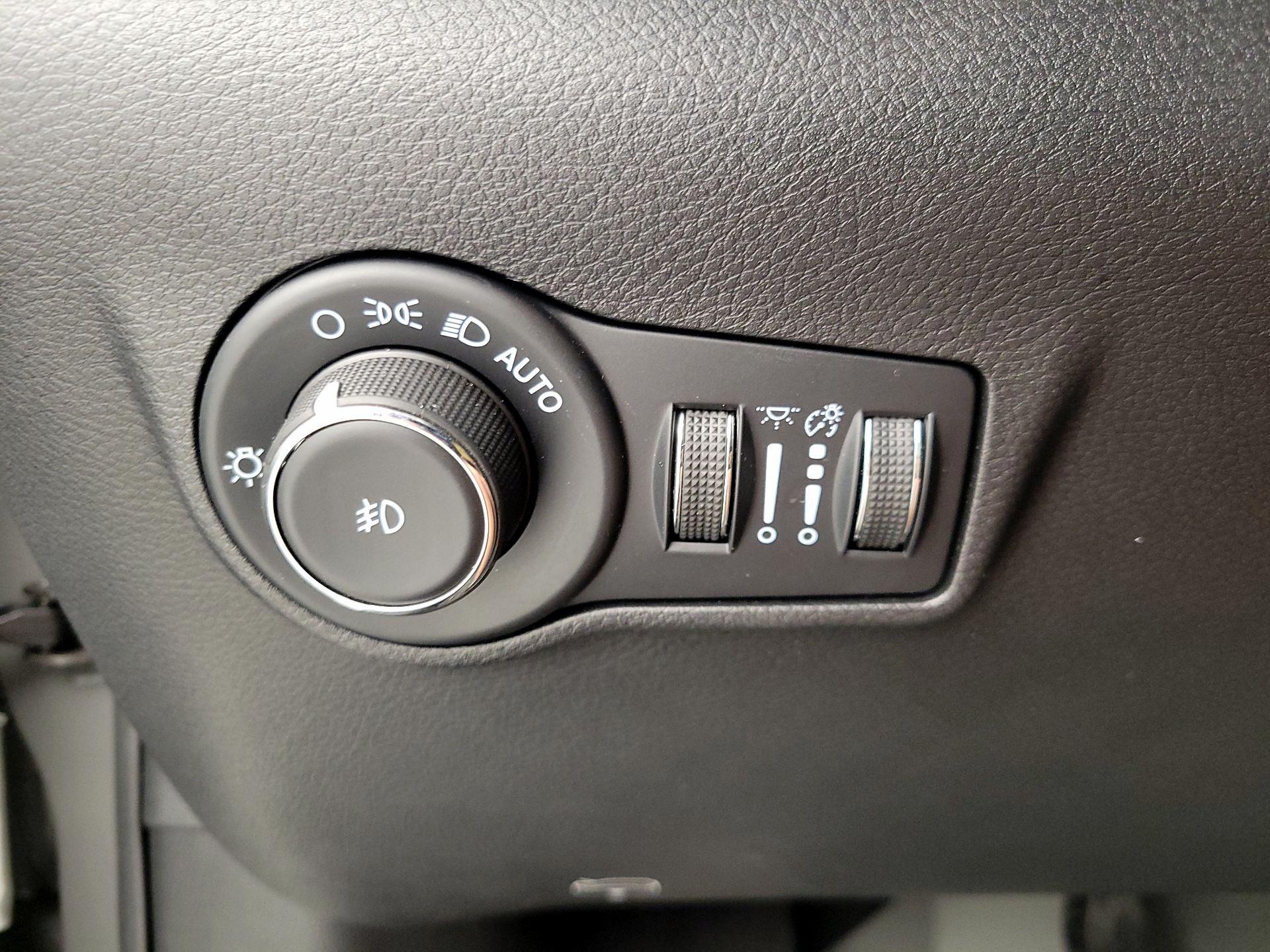 Thumbnail: 2023 Jeep Compass - 13