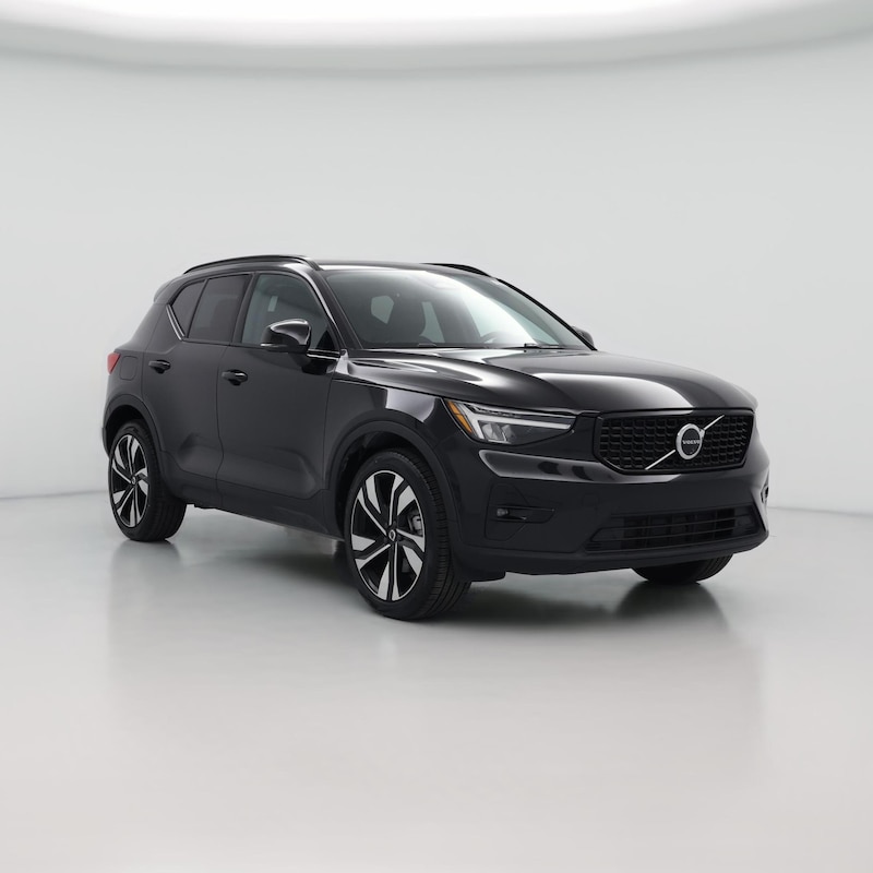 2025 Volvo XC40 B5 Plus Dark Theme