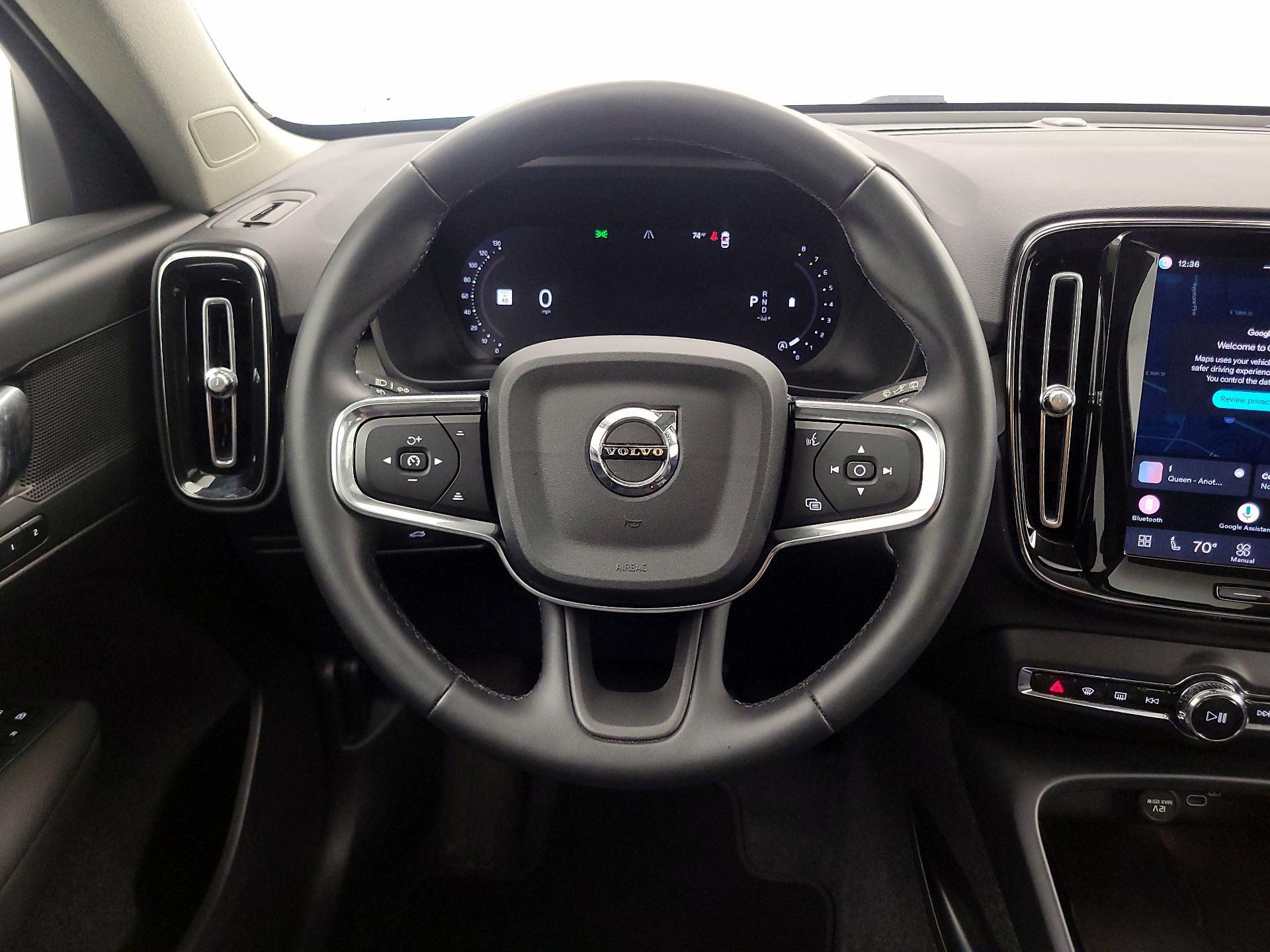 Thumbnail: 2025 Volvo XC40 - 10