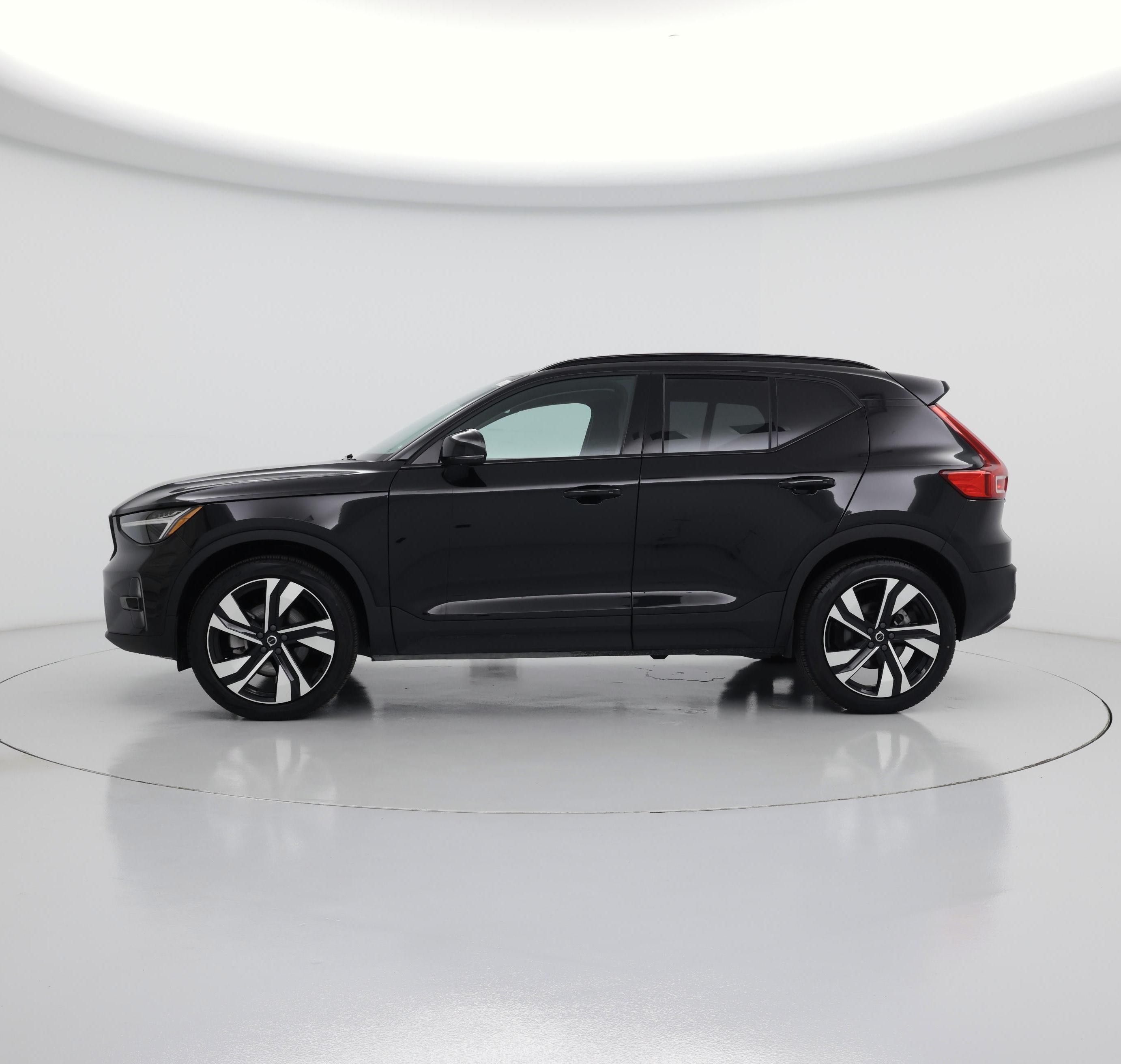 Thumbnail: 2025 Volvo XC40 - 3