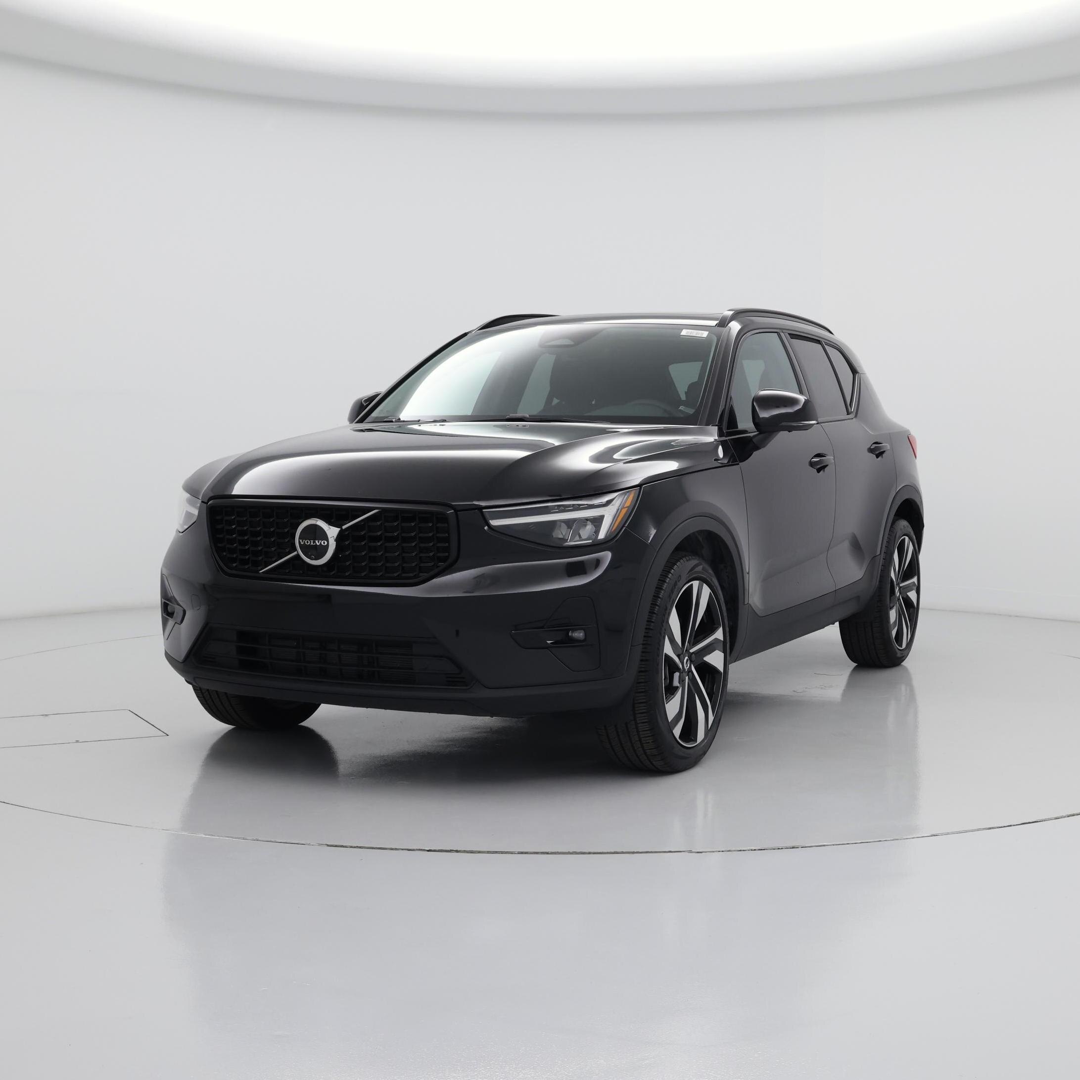 Thumbnail: 2025 Volvo XC40 - 4