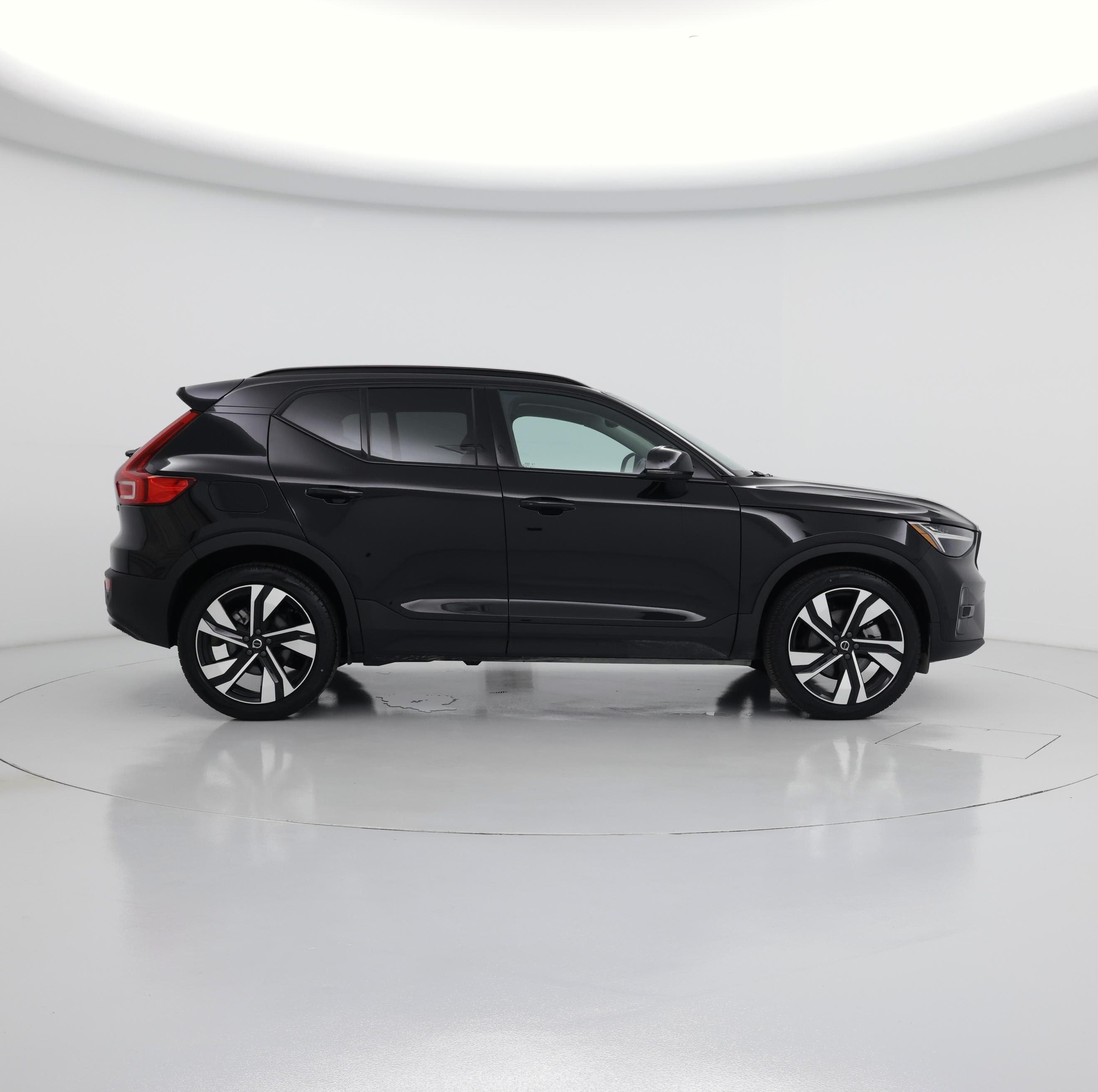 Thumbnail: 2025 Volvo XC40 - 7