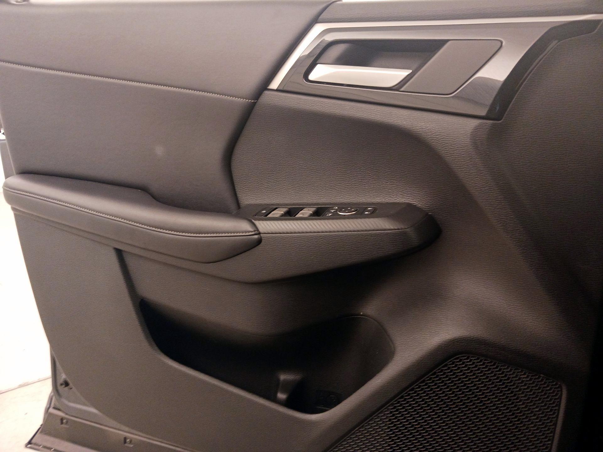 Thumbnail: 2024 Mitsubishi Outlander - 12