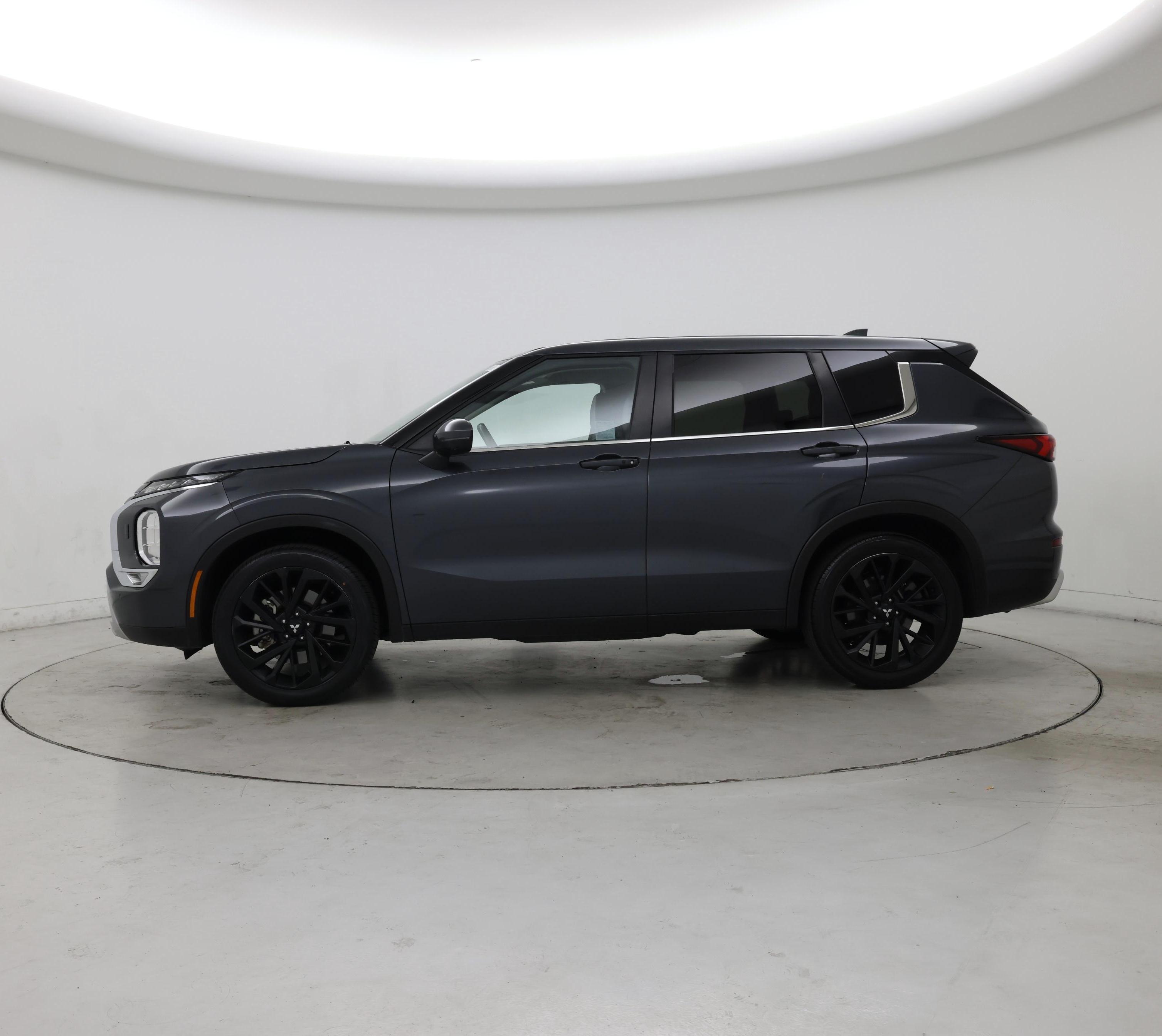 Thumbnail: 2024 Mitsubishi Outlander - 3