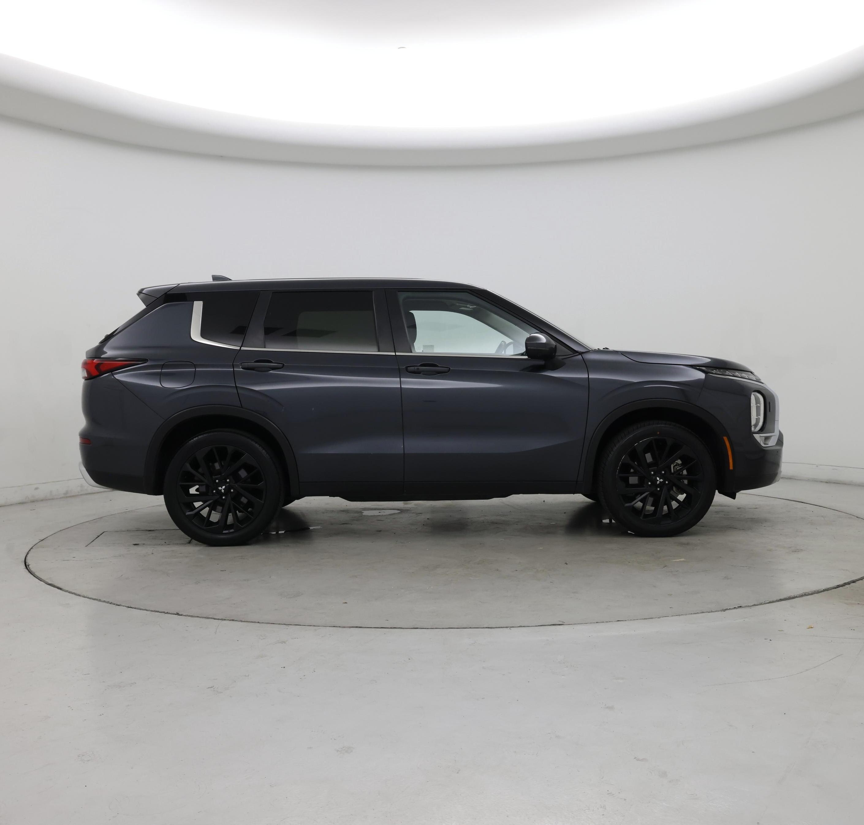 Thumbnail: 2024 Mitsubishi Outlander - 7